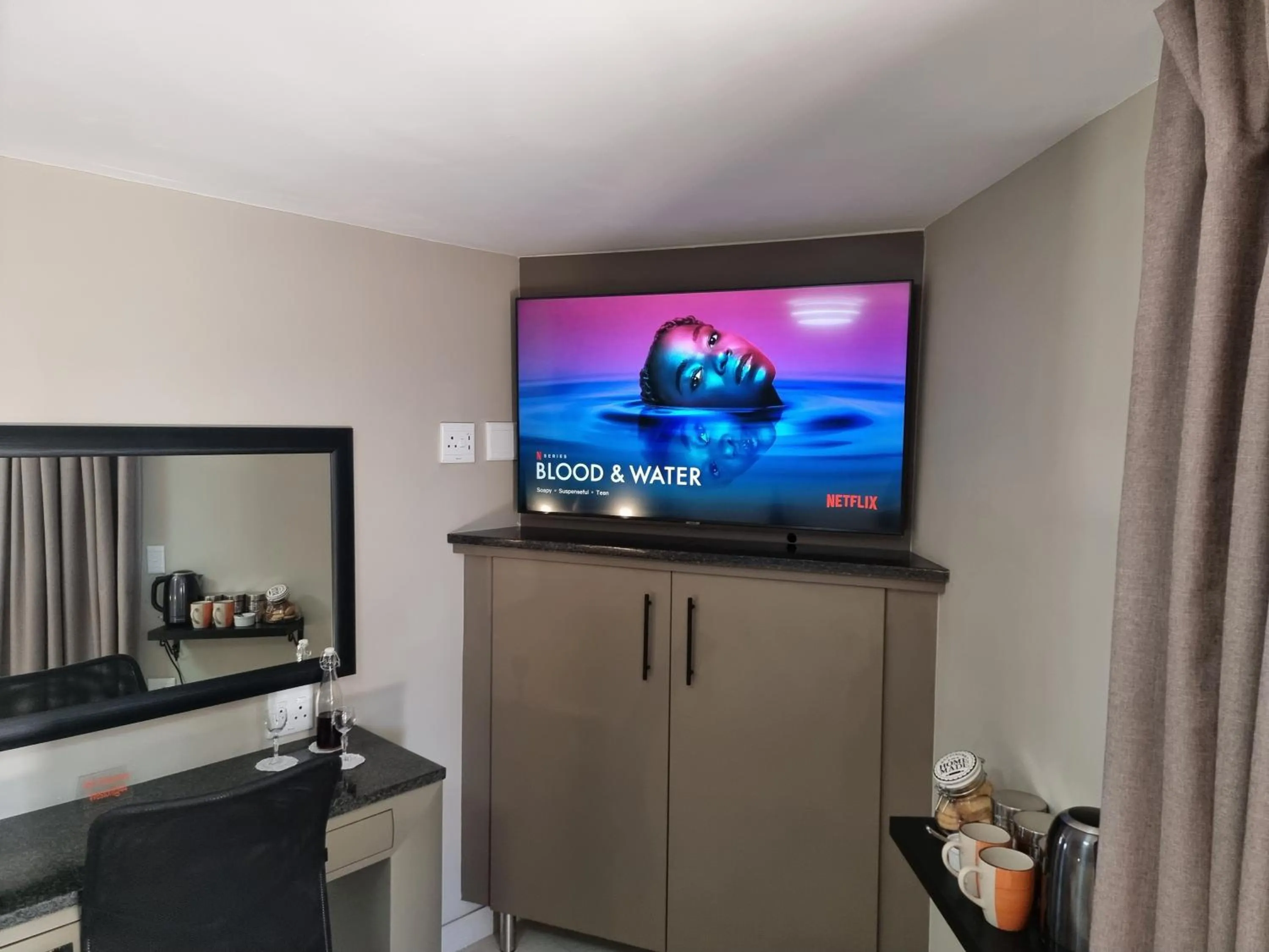 Communal lounge/ TV room in Weston Guest House Krugersdorp