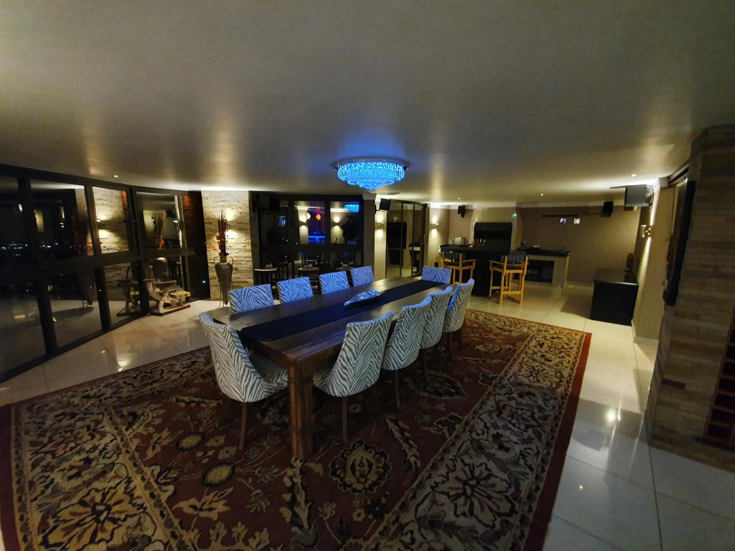 Communal lounge/ TV room in Weston Guest House Krugersdorp