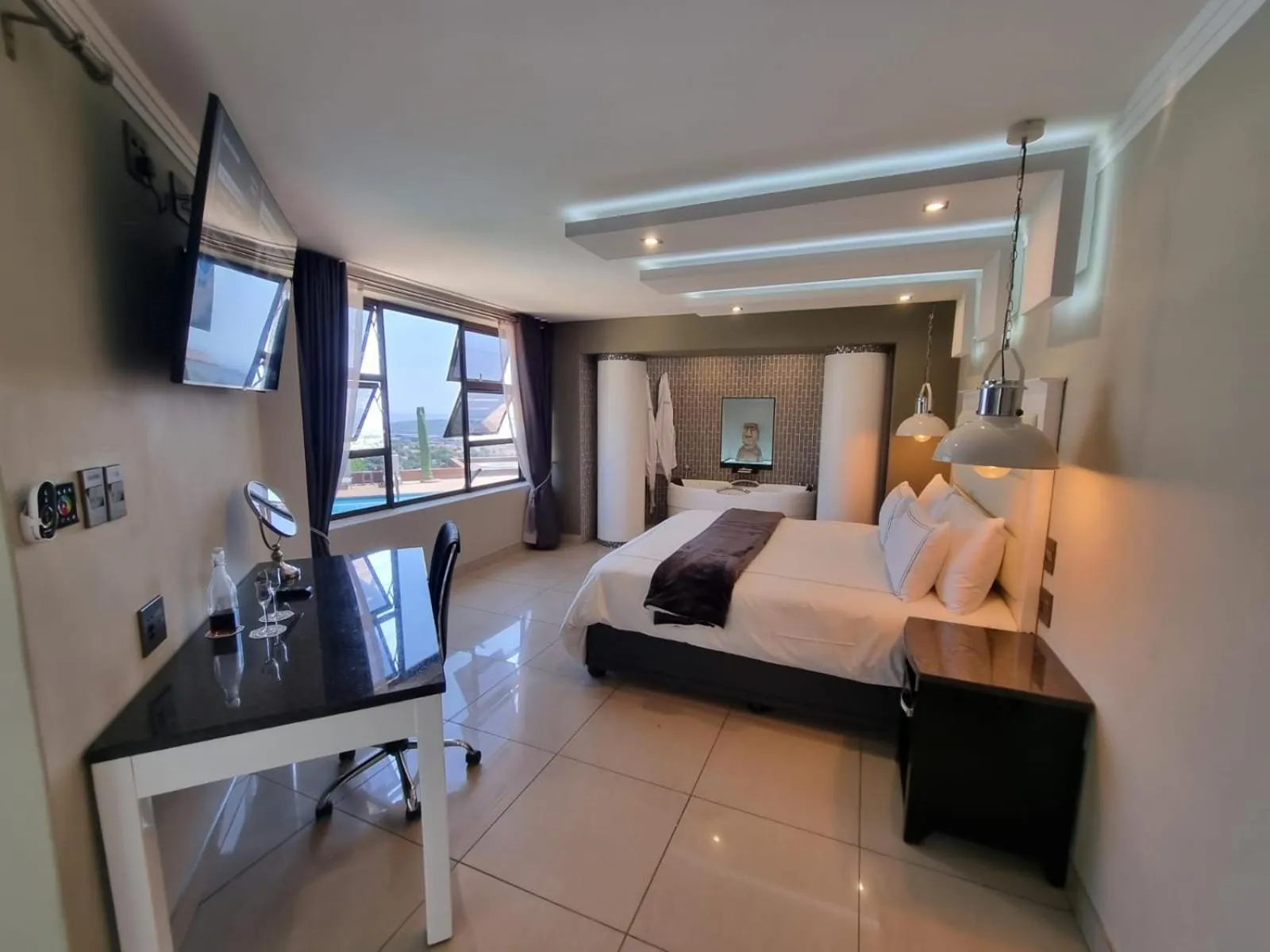 TV and multimedia, Bed in Weston Guest House Krugersdorp