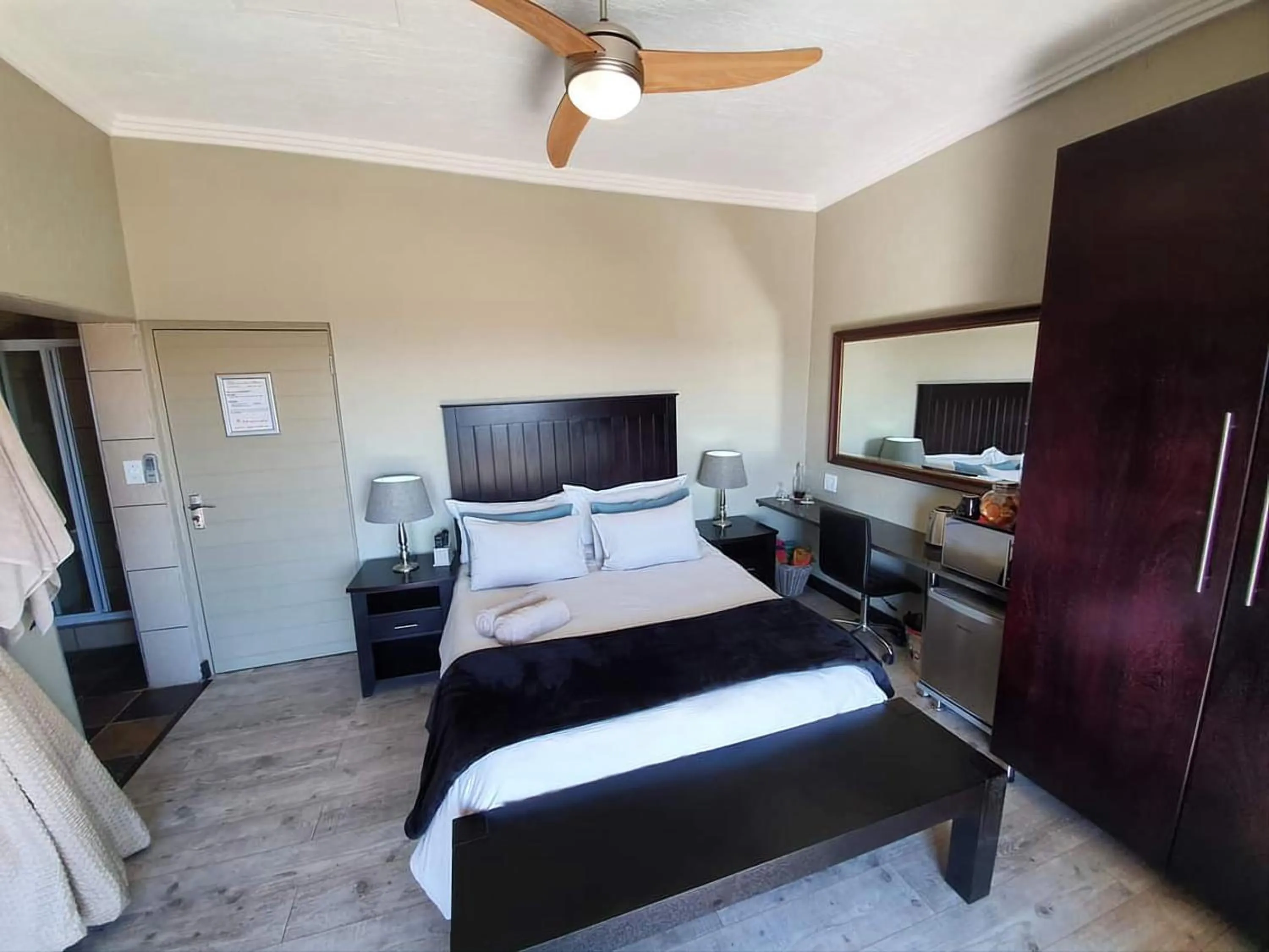 Bedroom, Bed in Weston Guest House Krugersdorp