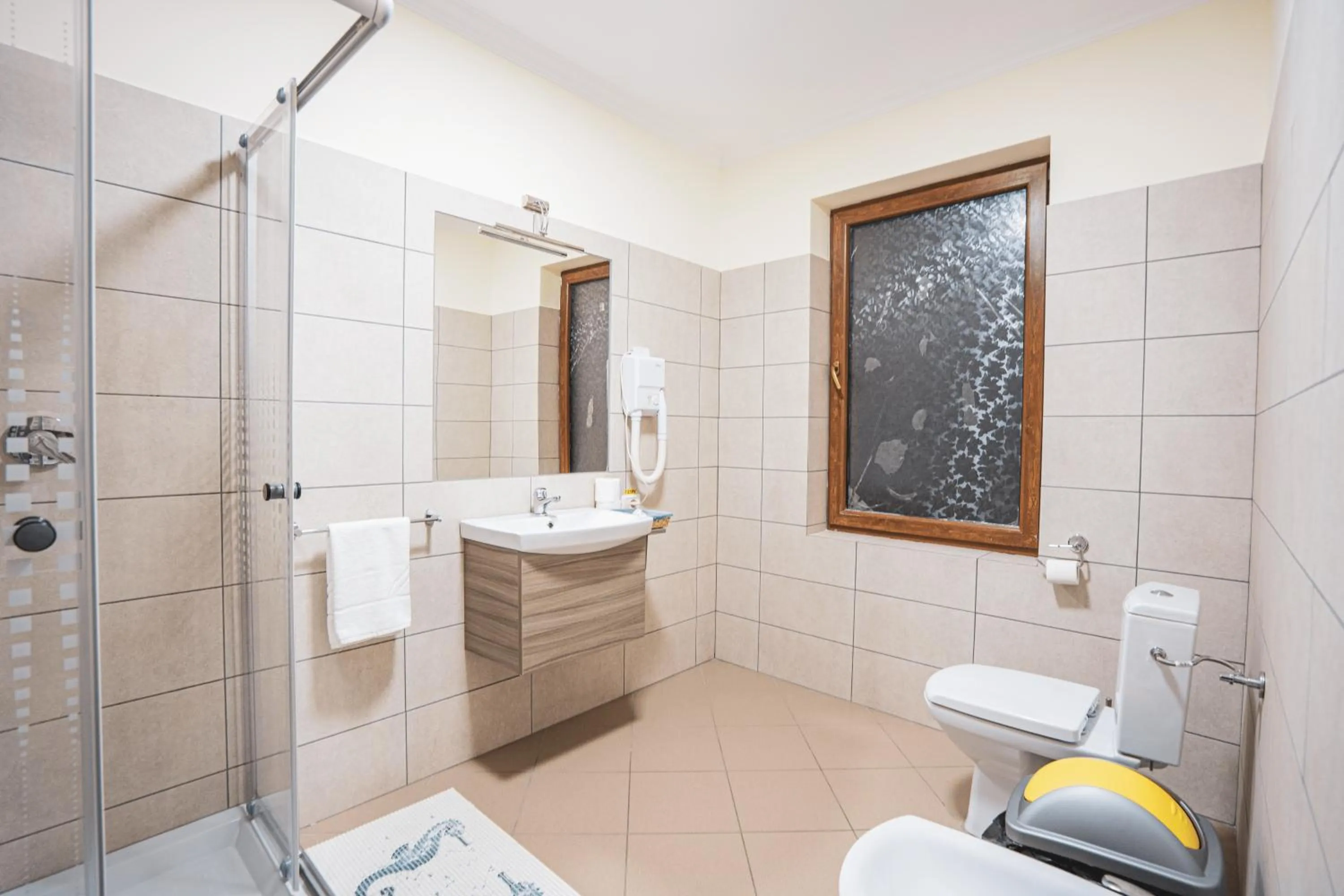 Shower in Hotel Rabbit Bran