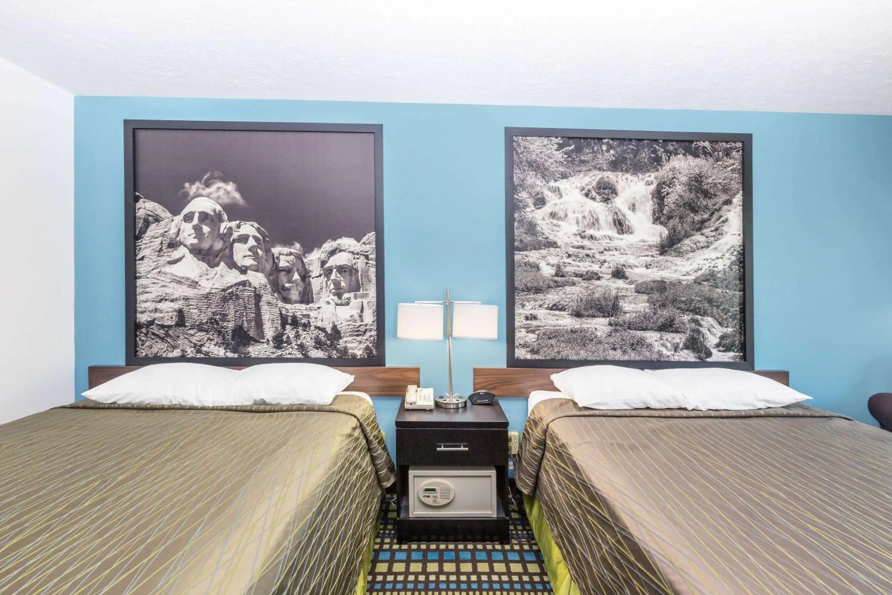 Photo of the whole room, Bed in Super 8 by Wyndham North Sioux City Photo of the whole room, Bed in Super 8 by Wyndham North Sioux City