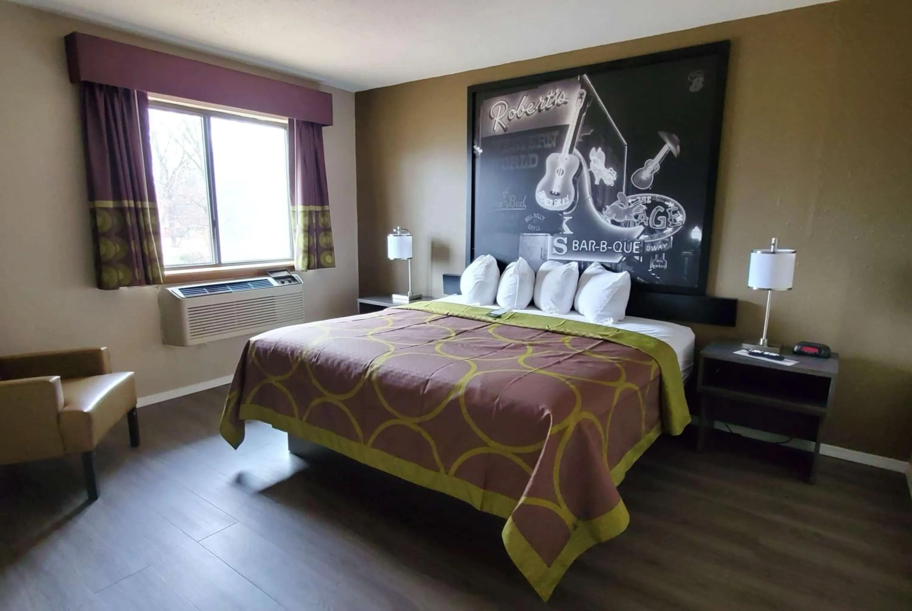 Photo of the whole room in Super 8 by Wyndham Paris