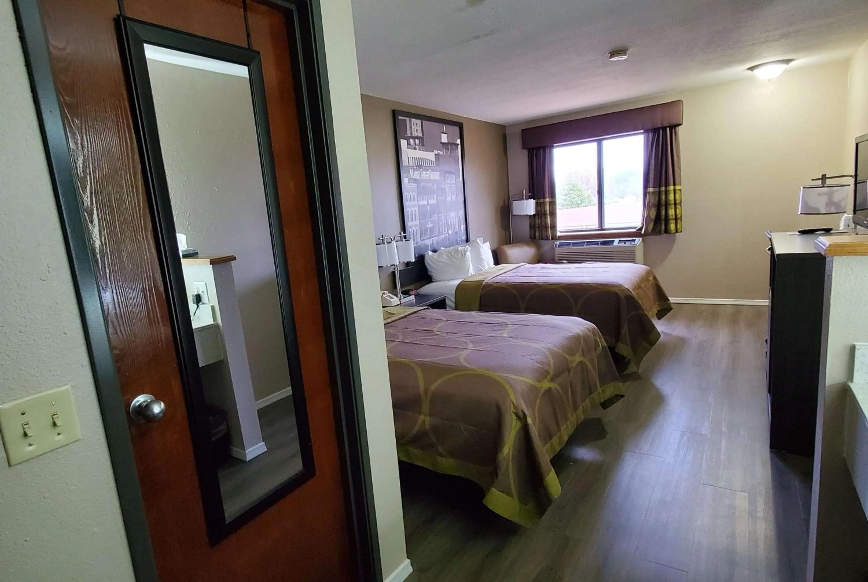 Photo of the whole room in Super 8 by Wyndham Paris