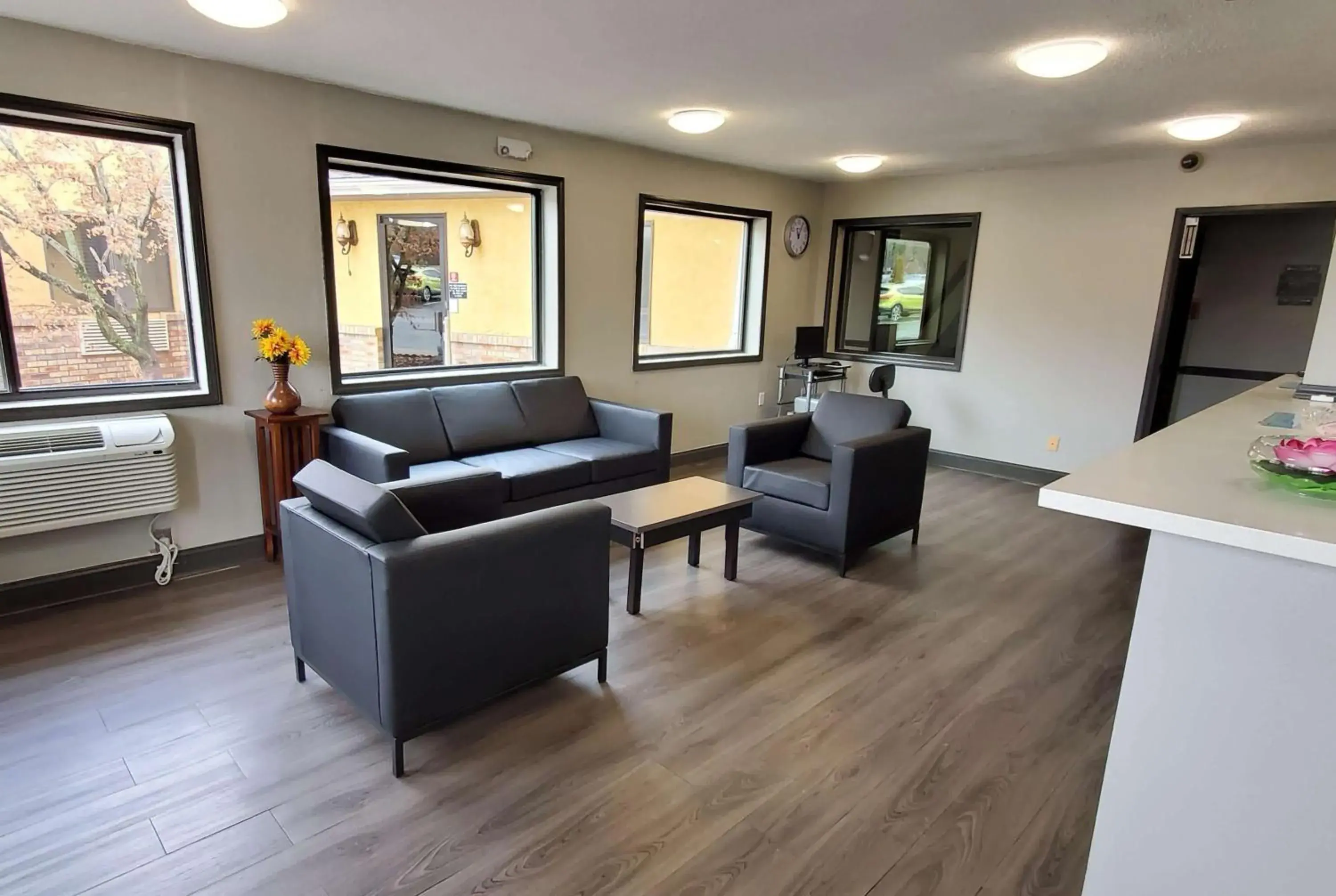 Lobby or reception in Super 8 by Wyndham Paris Lobby or reception in Super 8 by Wyndham Paris