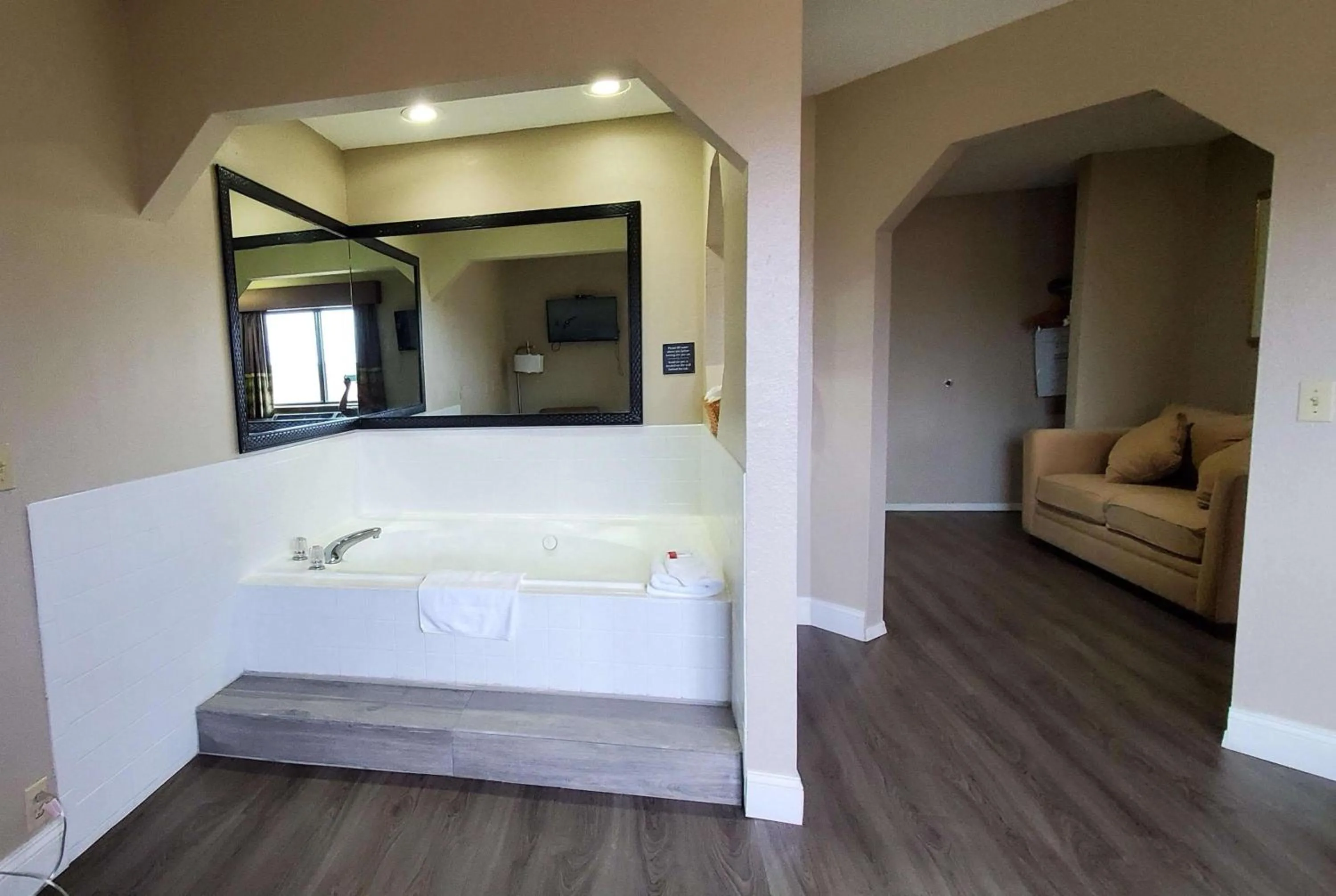 Photo of the whole room in Super 8 by Wyndham Paris