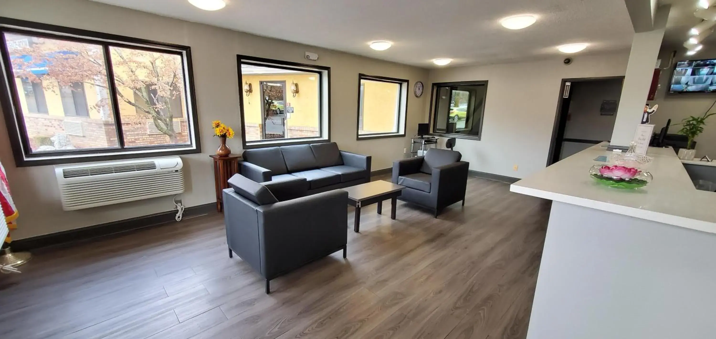 Lobby or reception in Super 8 by Wyndham Paris Lobby or reception in Super 8 by Wyndham Paris