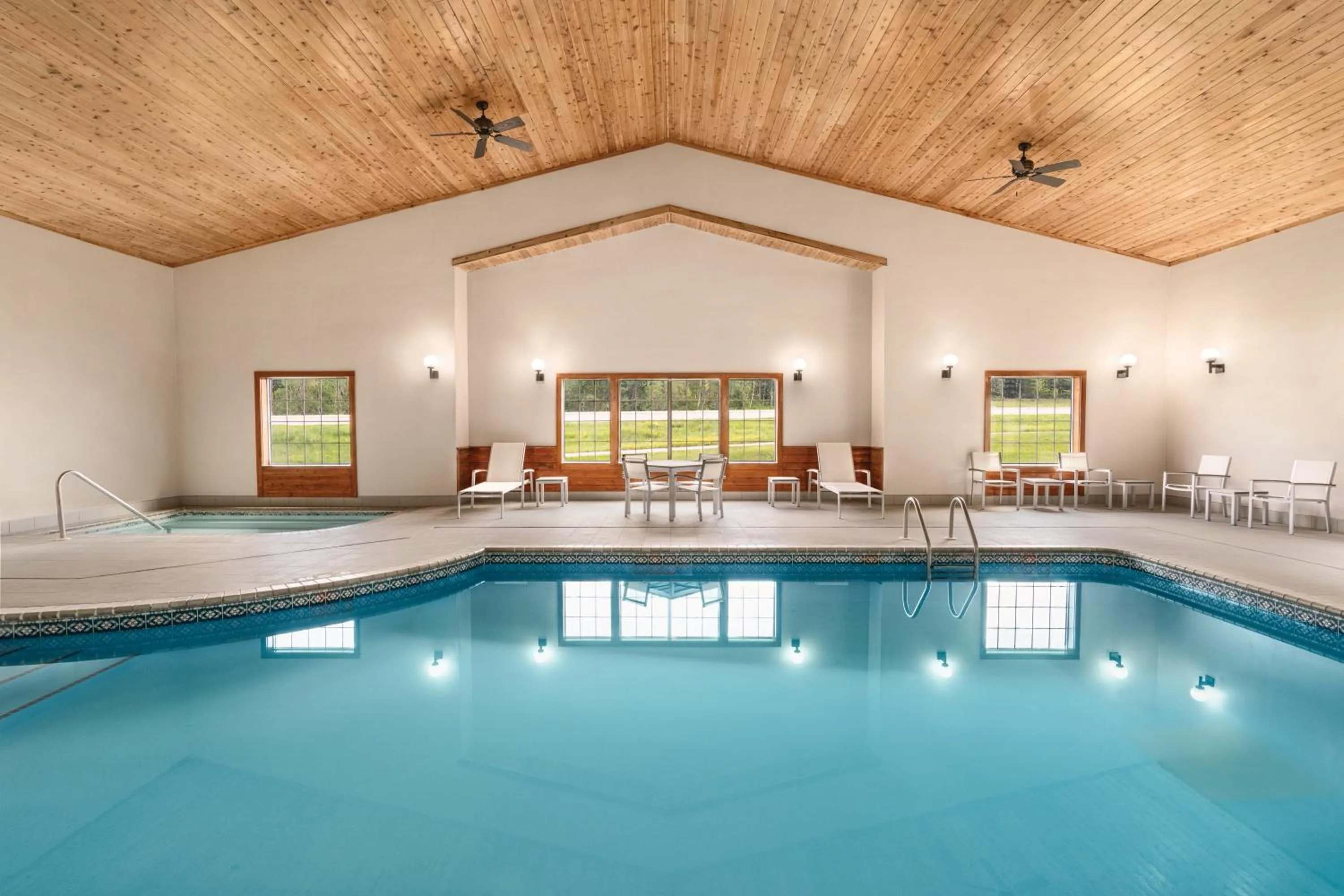 Swimming pool in Country Inn & Suites by Radisson, Detroit Lakes, MN