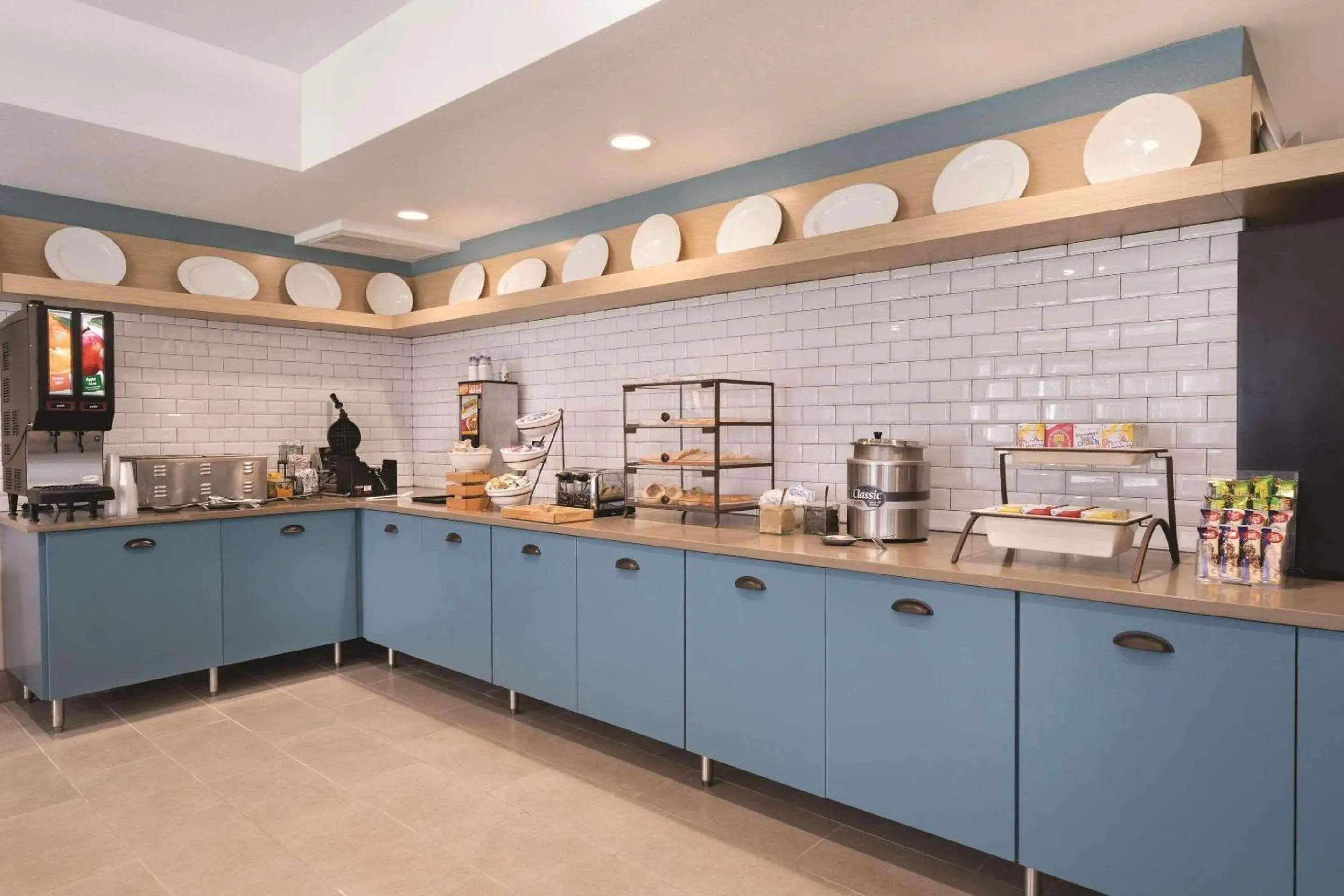 Breakfast in Country Inn & Suites by Radisson, Detroit Lakes, MN Breakfast in Country Inn & Suites by Radisson, Detroit Lakes, MN