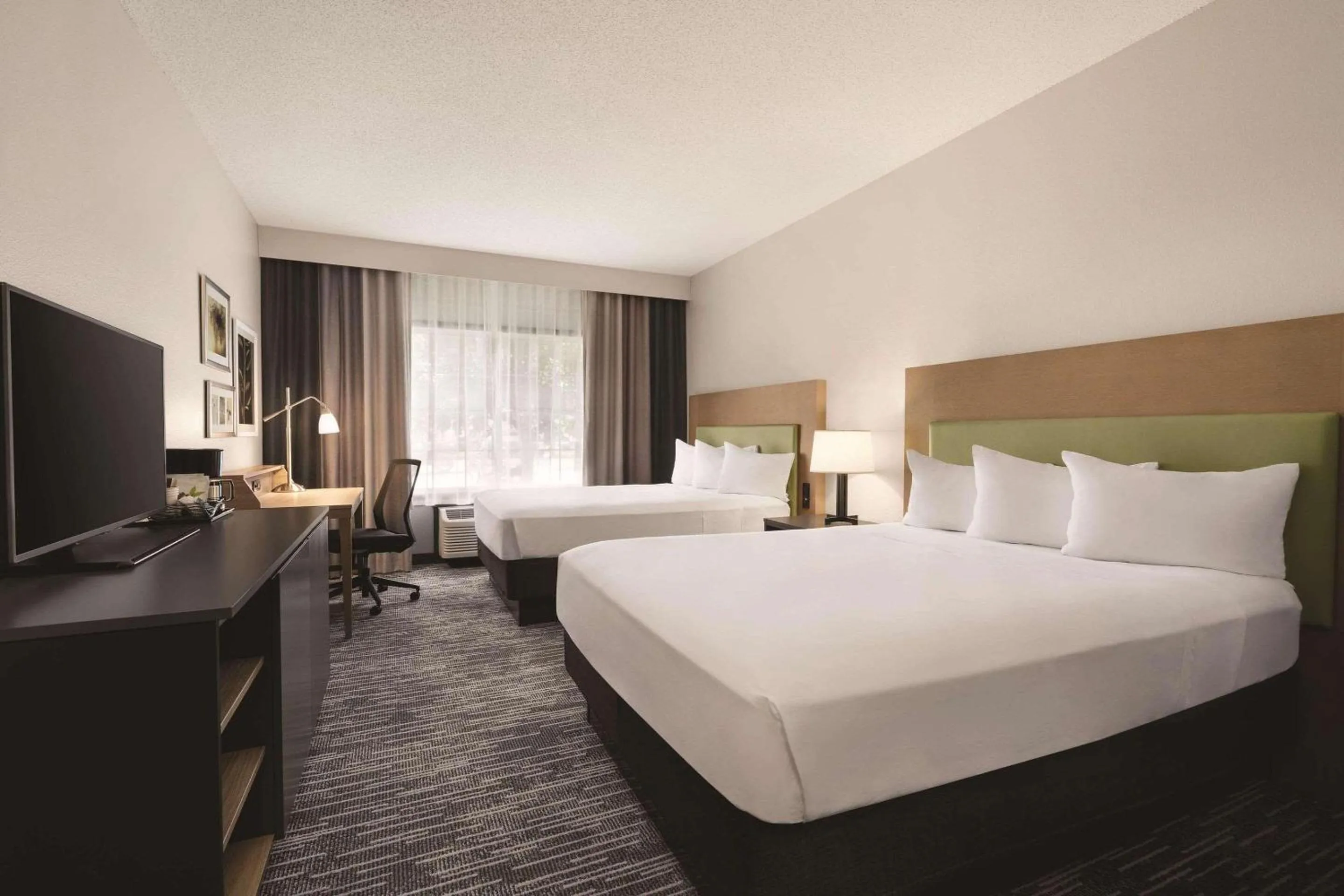 Bedroom, Bed in Country Inn & Suites by Radisson, Detroit Lakes, MN