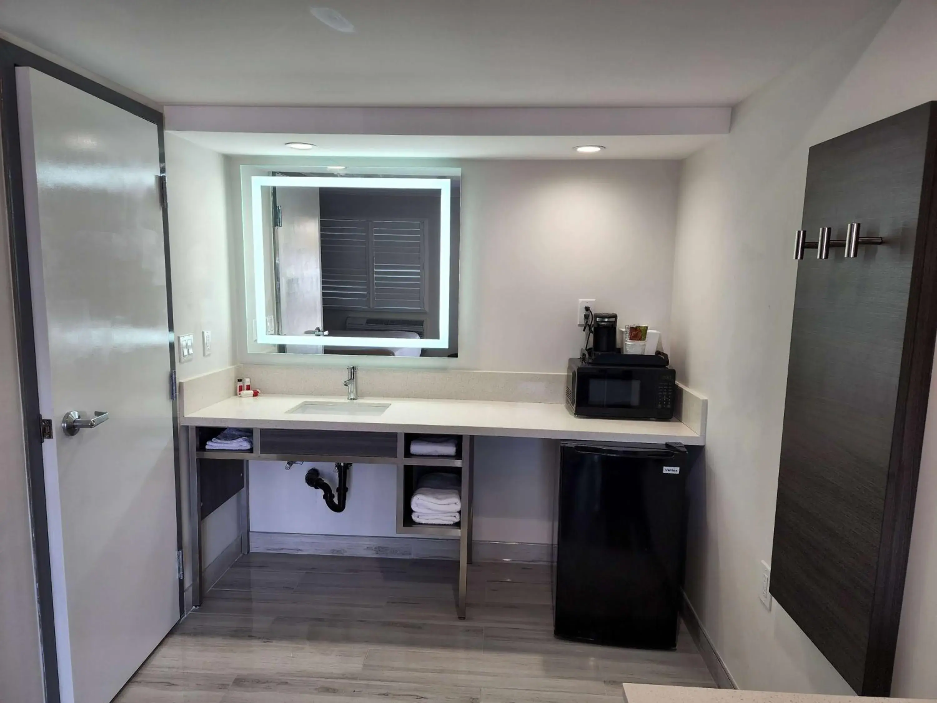 Photo of the whole room in Travelodge Inn & Suites by Wyndham Fullerton Photo of the whole room in Travelodge Inn & Suites by Wyndham Fullerton