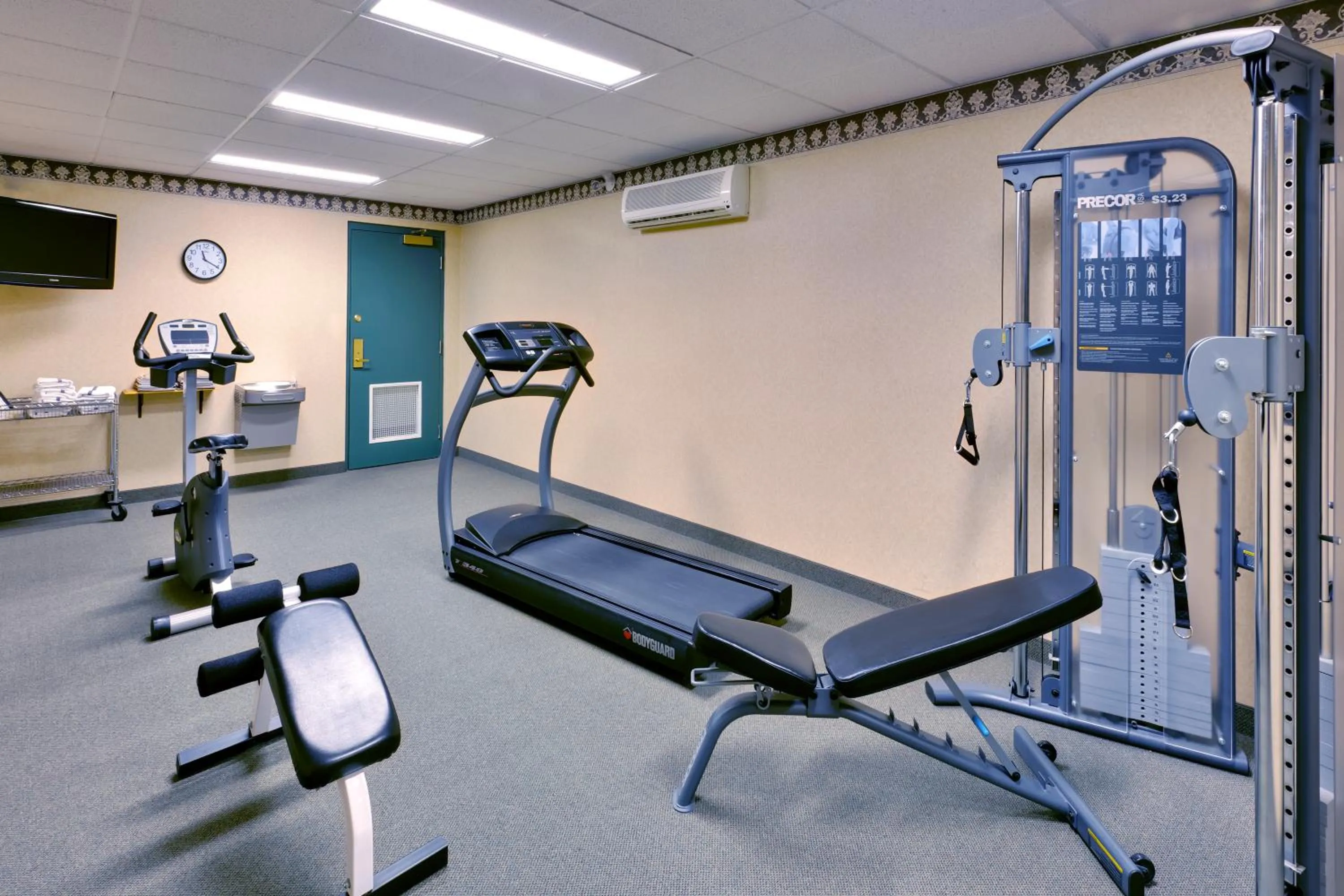 Fitness centre/facilities in Country Inn & Suites by Radisson, London South, ON