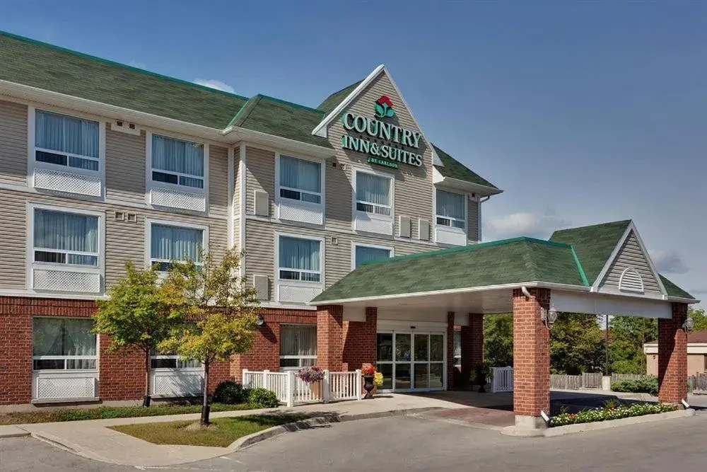 Facade/entrance in Country Inn & Suites by Radisson, London South, ON Facade/entrance in Country Inn & Suites by Radisson, London South, ON