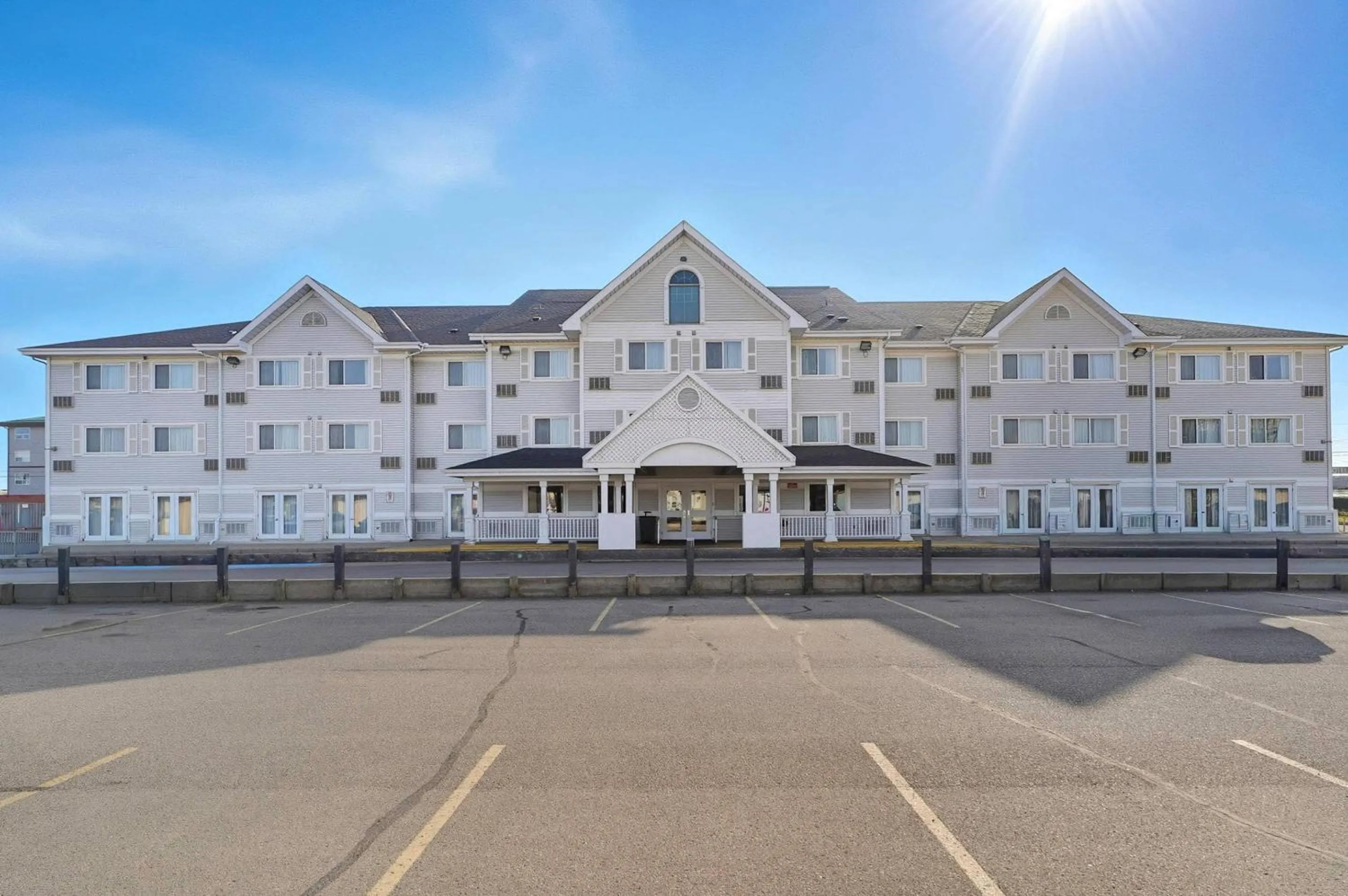 Property building in Country Inn & Suites by Radisson, Saskatoon, SK