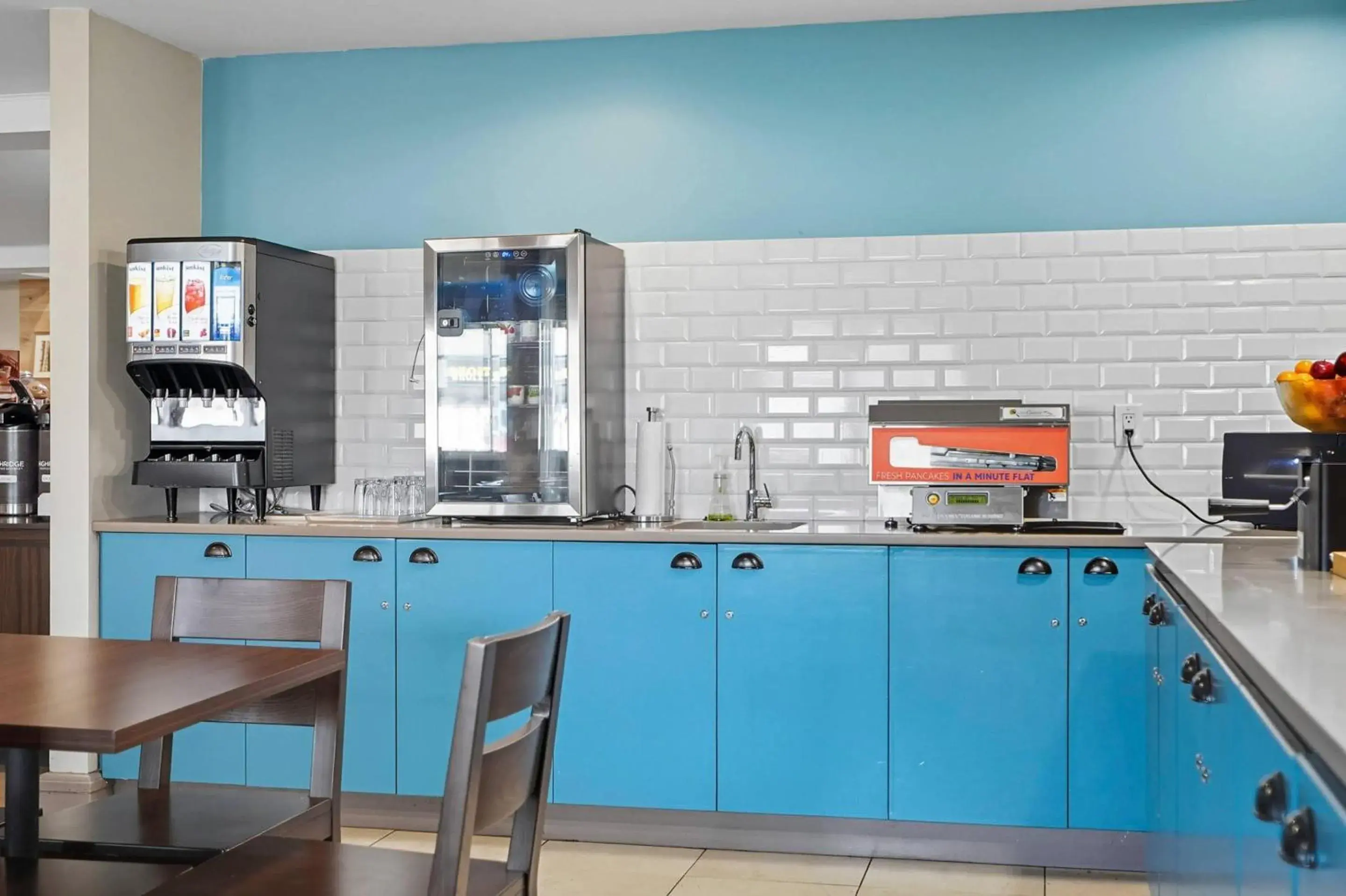 Breakfast in Country Inn & Suites by Radisson, Saskatoon, SK Breakfast in Country Inn & Suites by Radisson, Saskatoon, SK