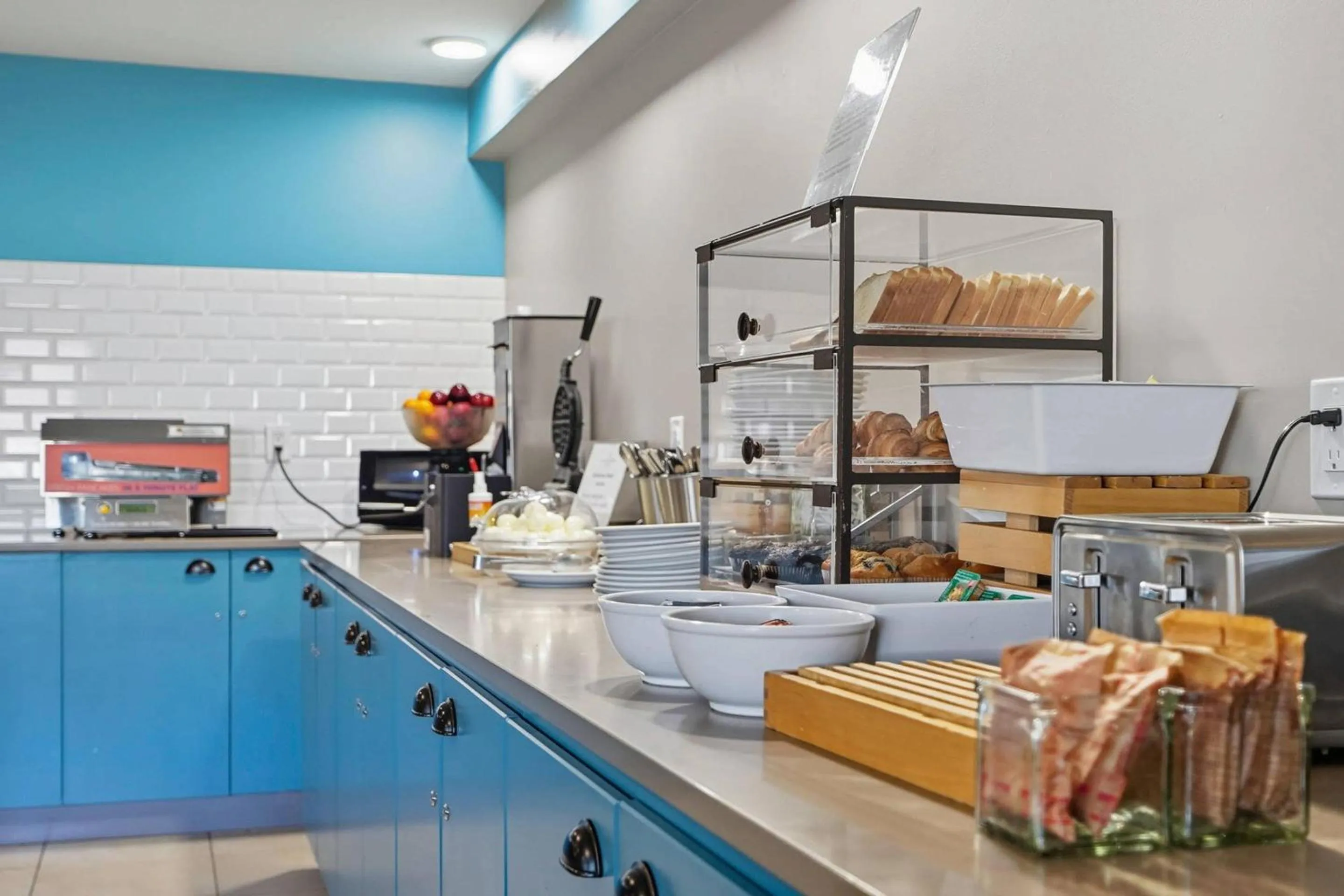 Breakfast in Country Inn & Suites by Radisson, Saskatoon, SK