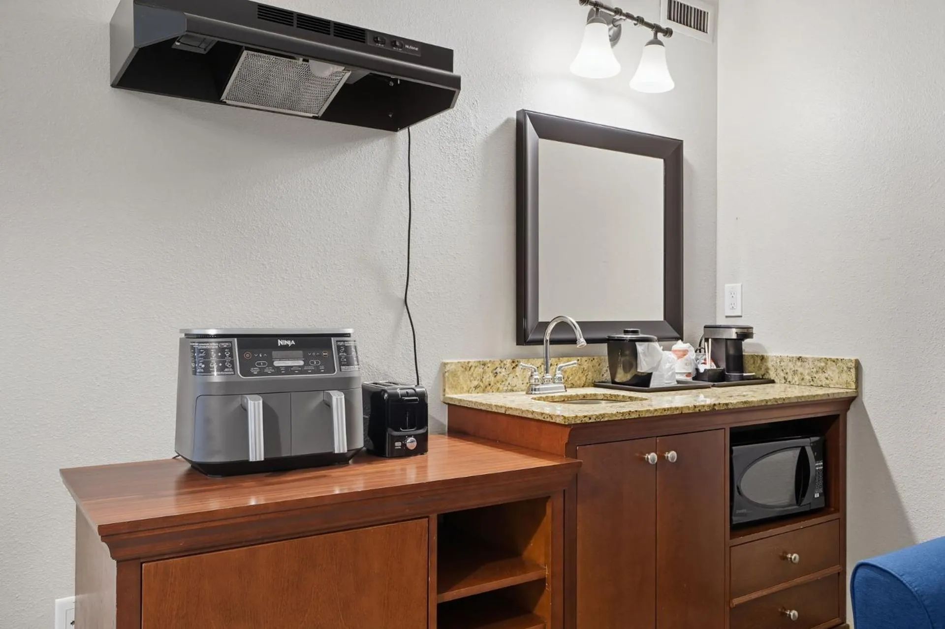 Kitchen or kitchenette in Country Inn & Suites by Radisson, Saskatoon, SK