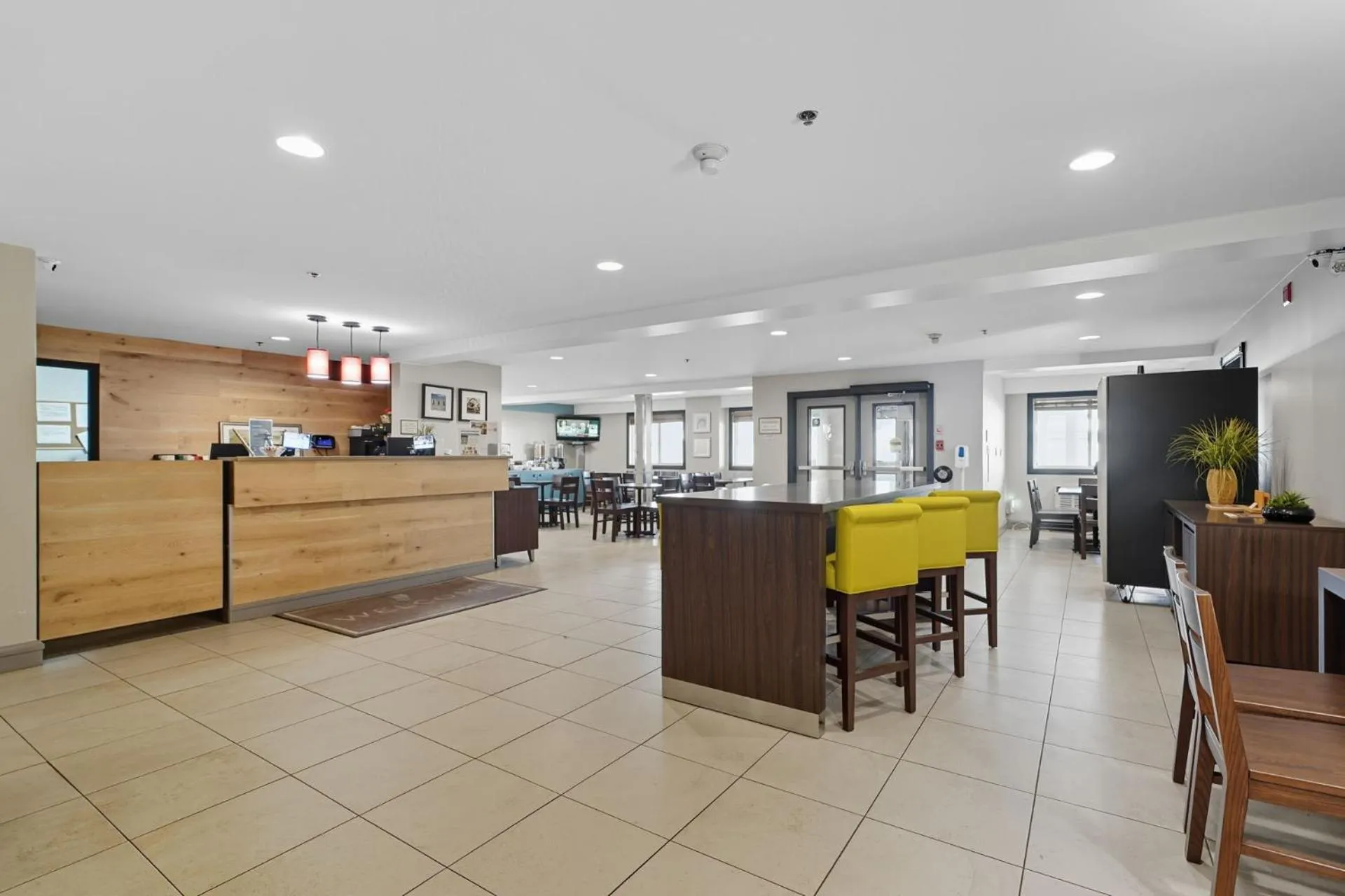 Lobby or reception in Country Inn & Suites by Radisson, Saskatoon, SK