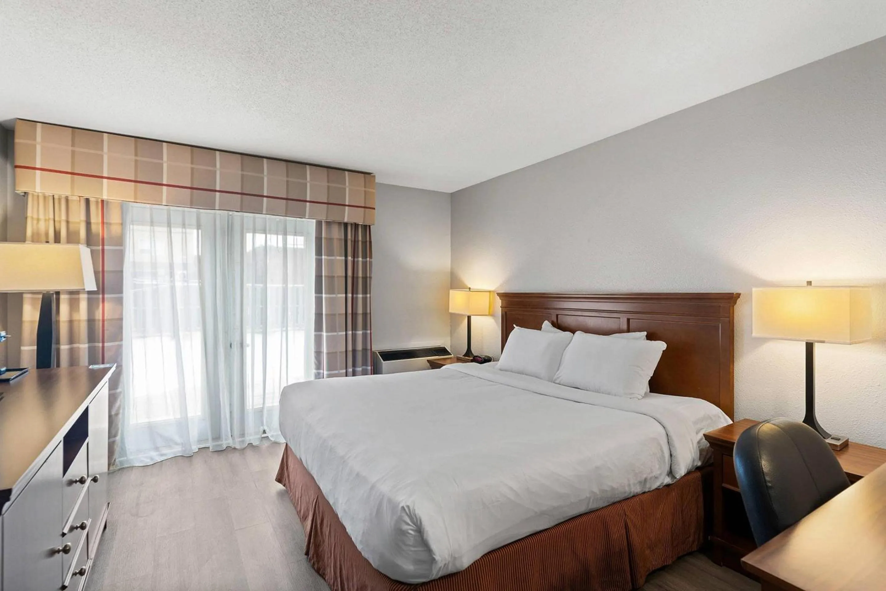 Bedroom, Bed in Country Inn & Suites by Radisson, Saskatoon, SK