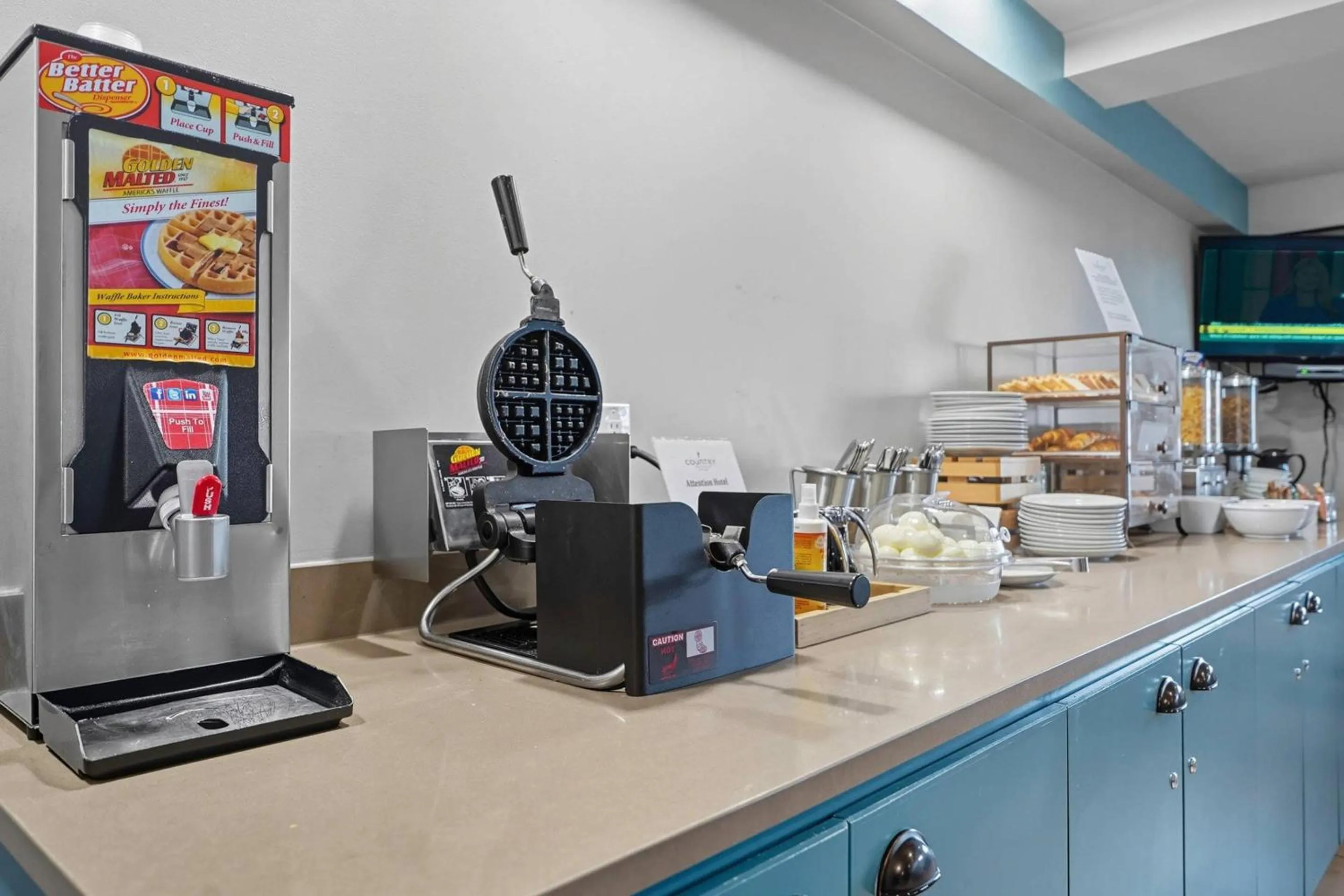 Breakfast in Country Inn & Suites by Radisson, Saskatoon, SK