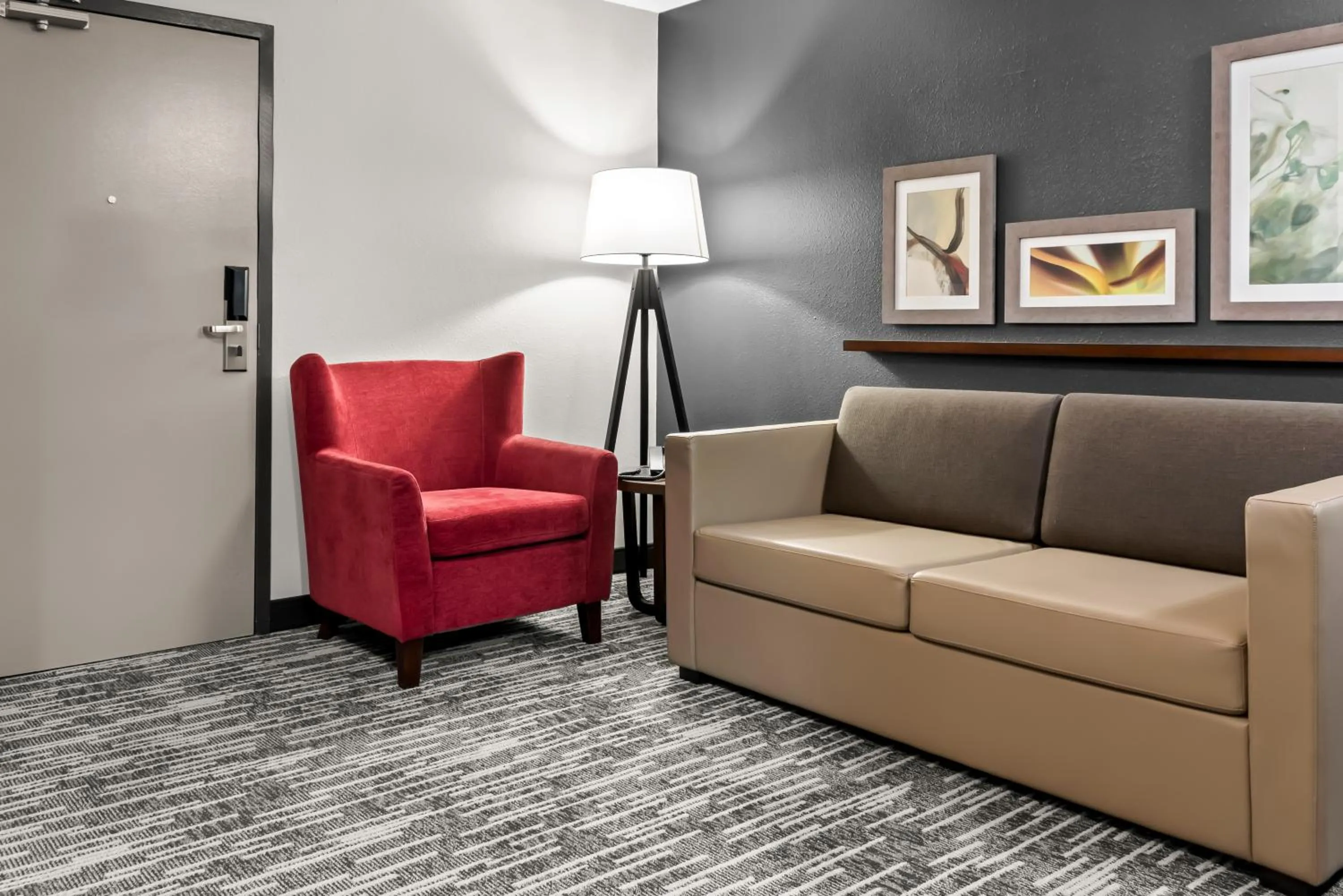 Living room in Country Inn & Suites by Radisson, Winnipeg, MB