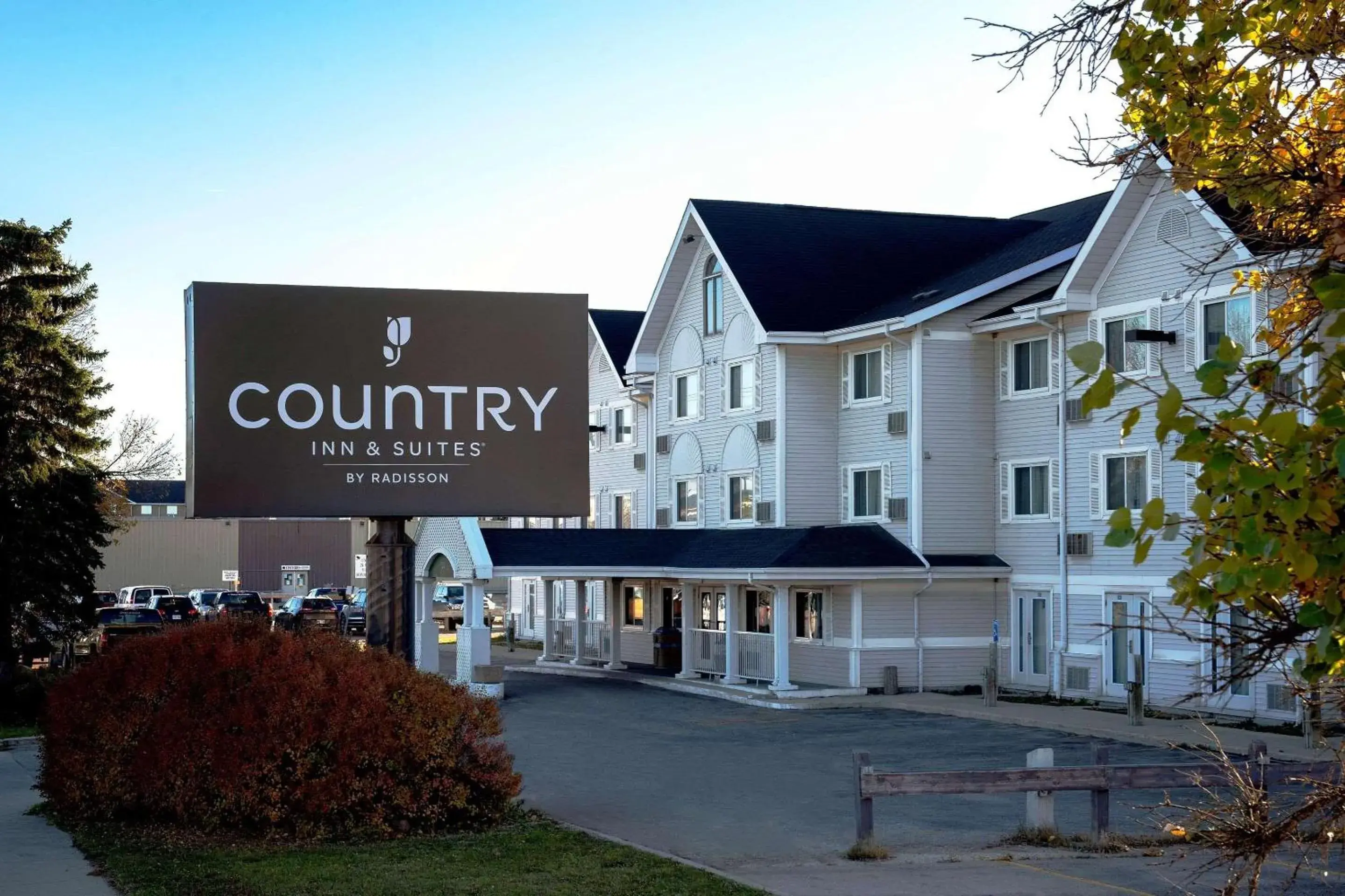 Property building in Country Inn & Suites by Radisson, Winnipeg, MB Property building in Country Inn & Suites by Radisson, Winnipeg, MB