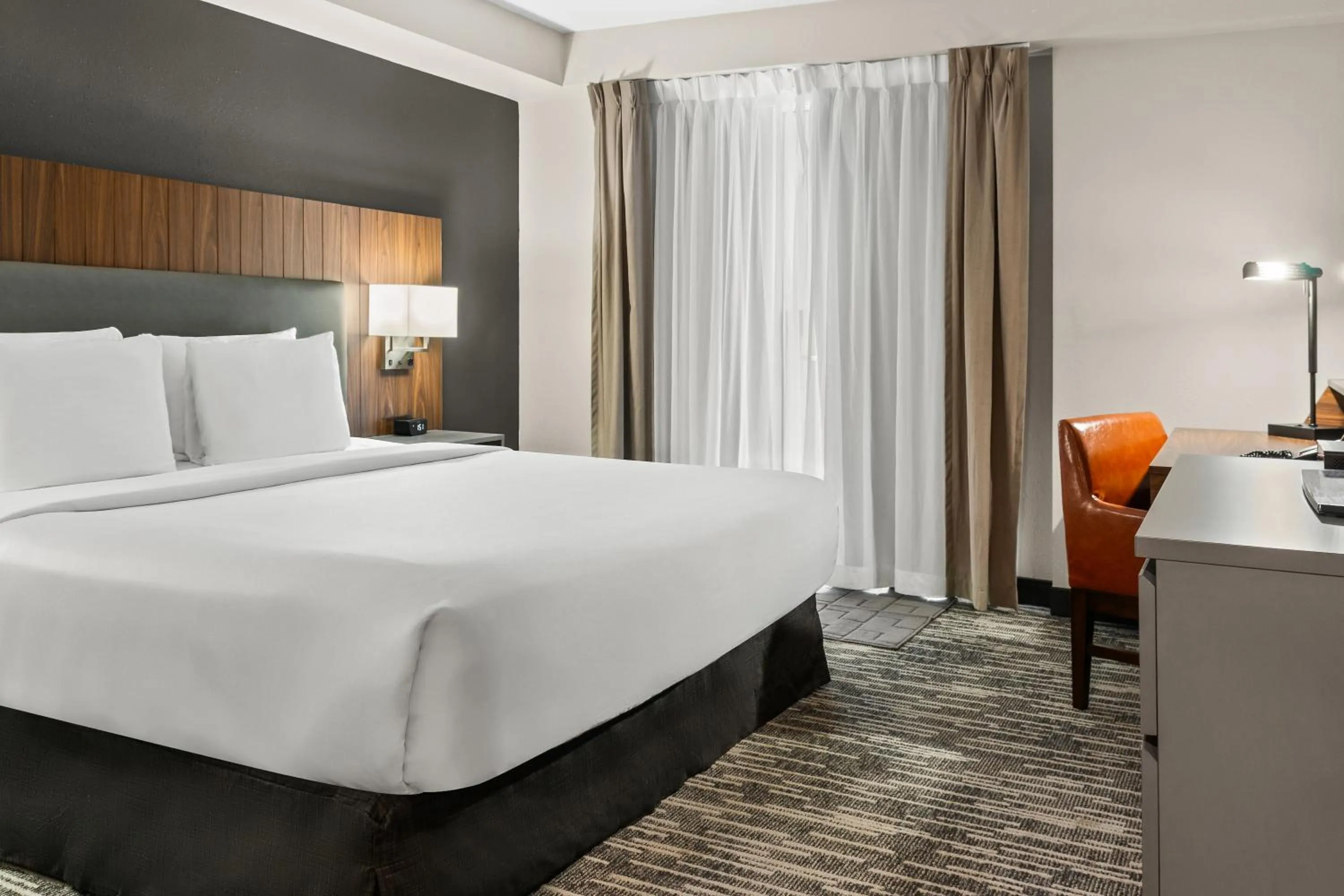 Bedroom, Bed in Country Inn & Suites by Radisson, Winnipeg, MB