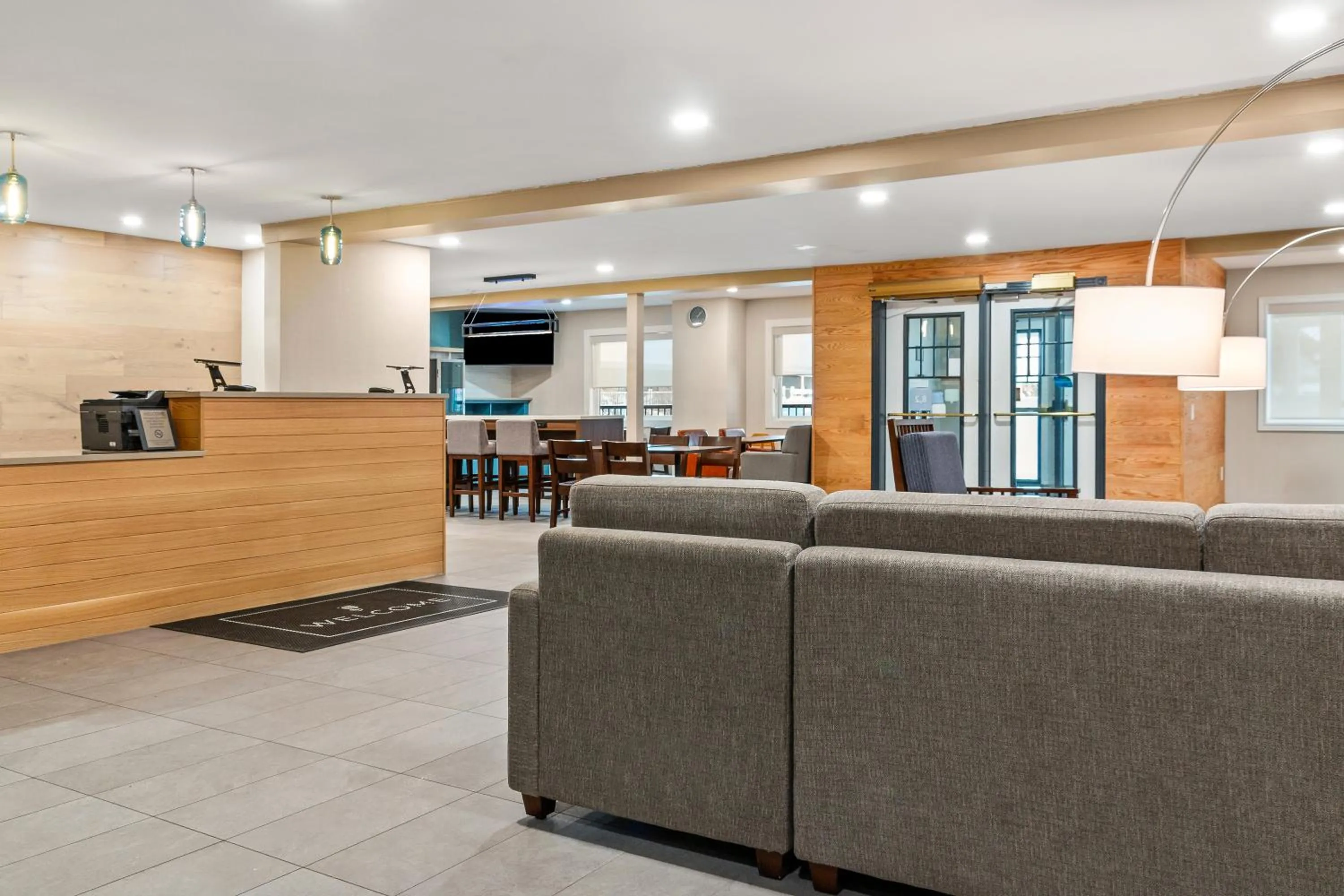 Lobby or reception in Country Inn & Suites by Radisson, Winnipeg, MB