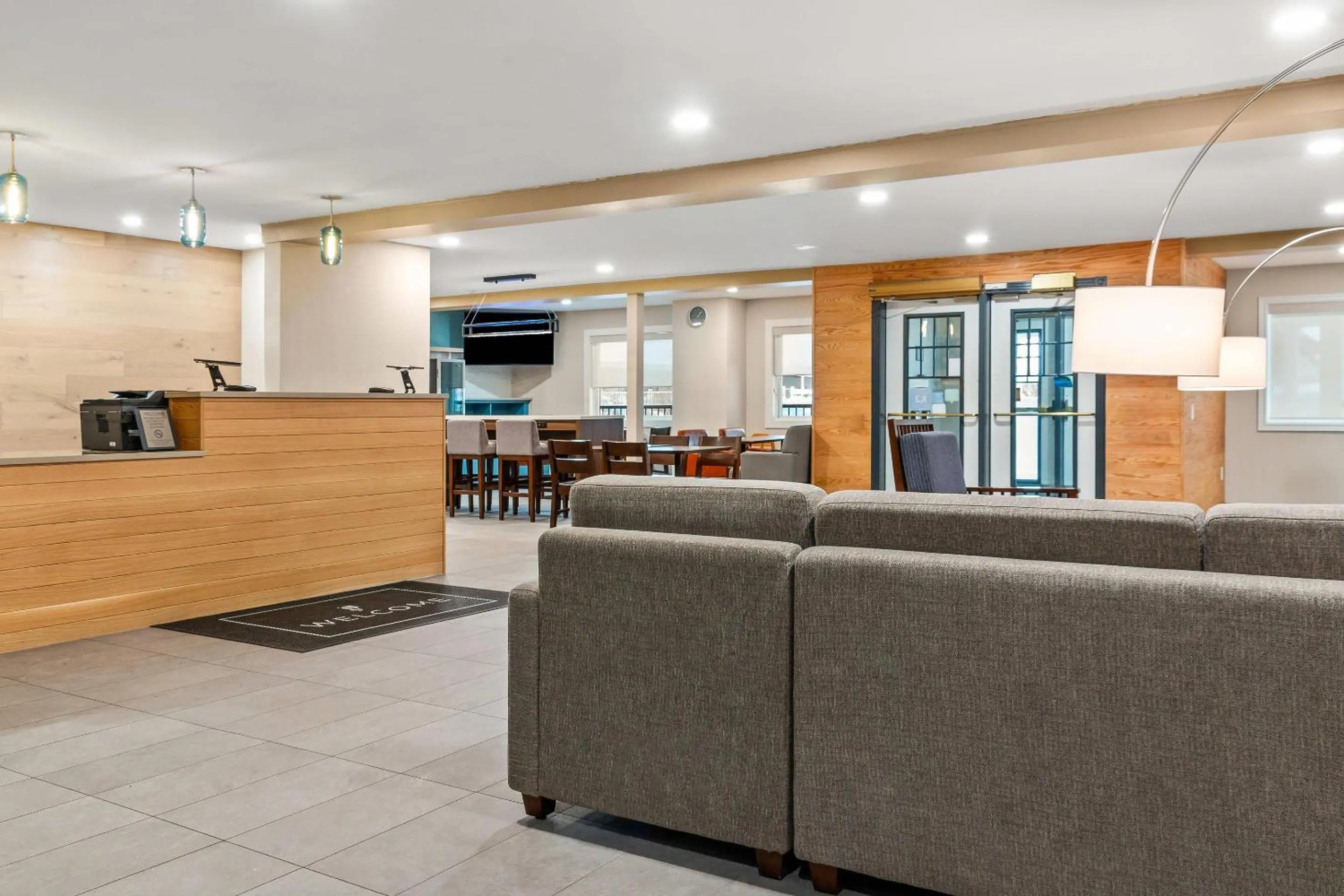 Lobby or reception in Country Inn & Suites by Radisson, Winnipeg, MB