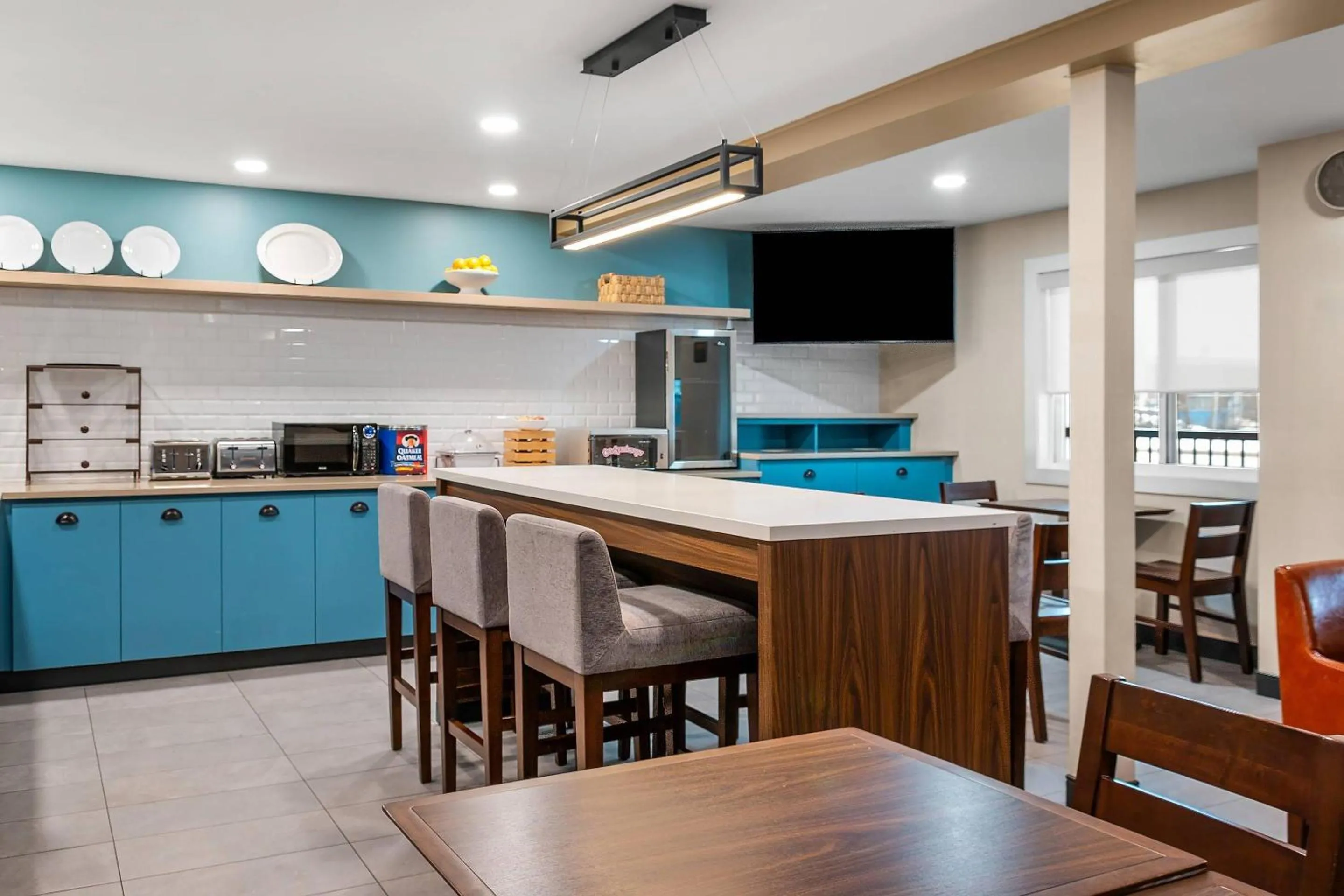 Breakfast in Country Inn & Suites by Radisson, Winnipeg, MB