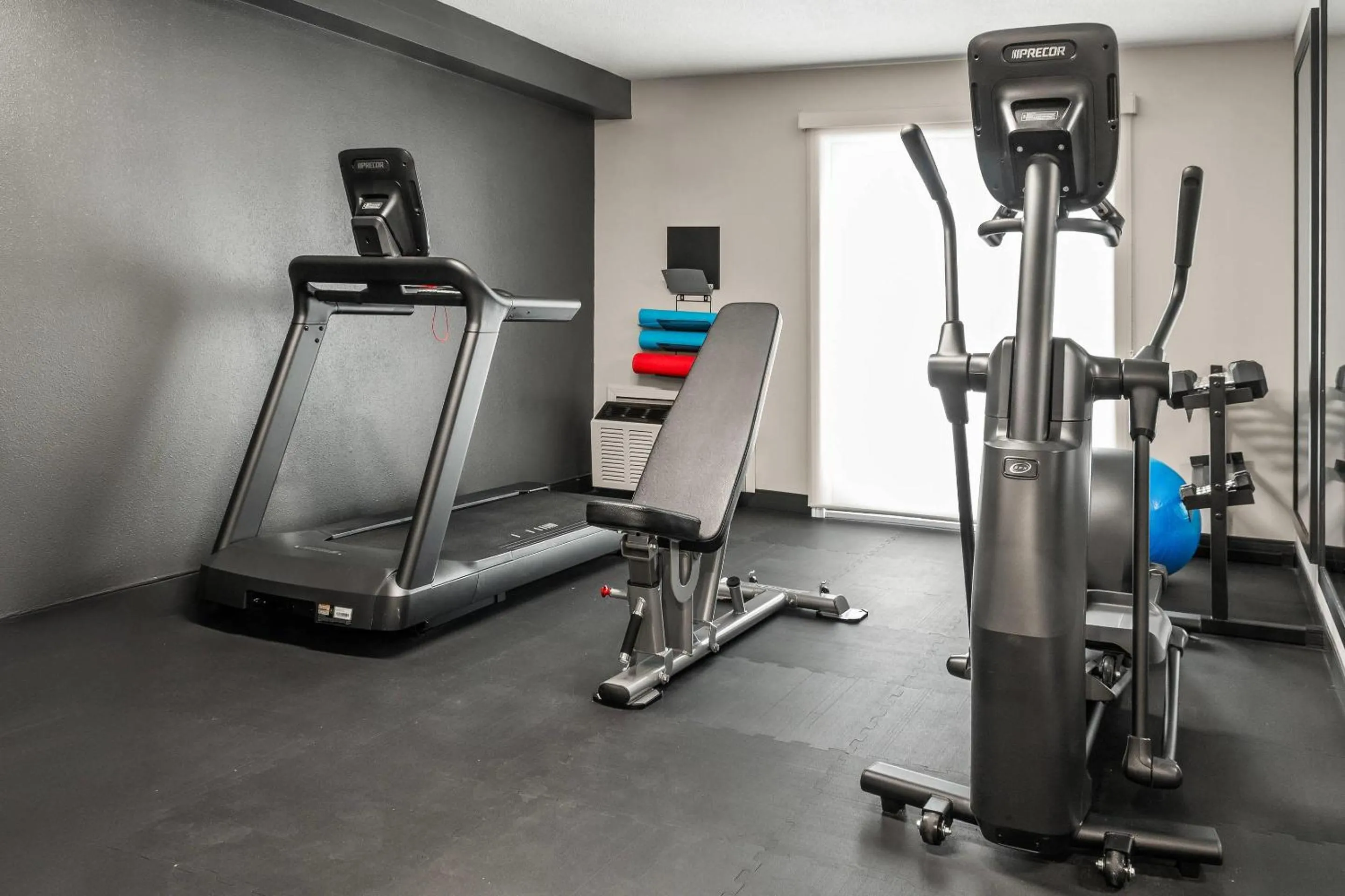 Fitness centre/facilities in Country Inn & Suites by Radisson, Winnipeg, MB