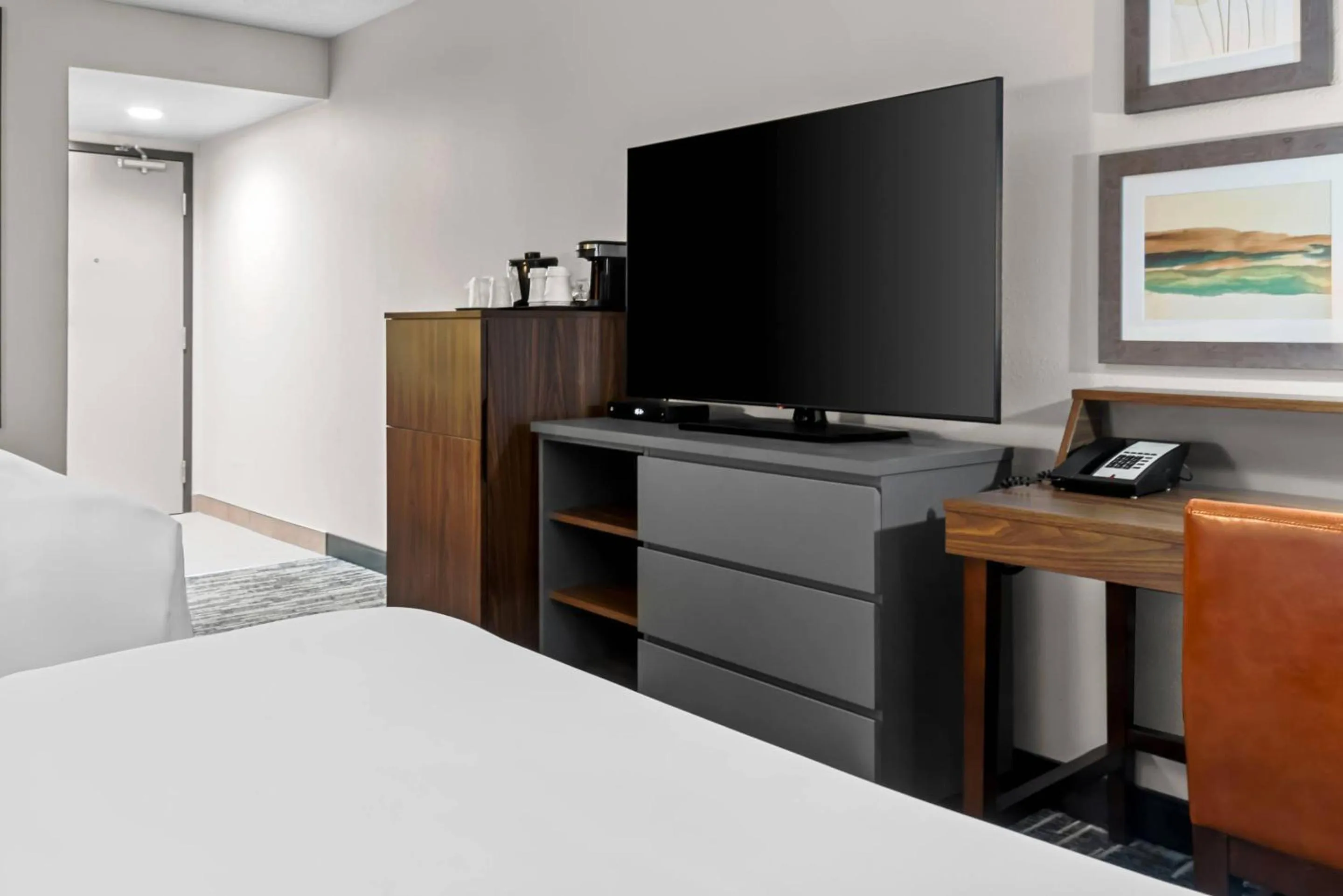 Bedroom, Bed in Country Inn & Suites by Radisson, Winnipeg, MB