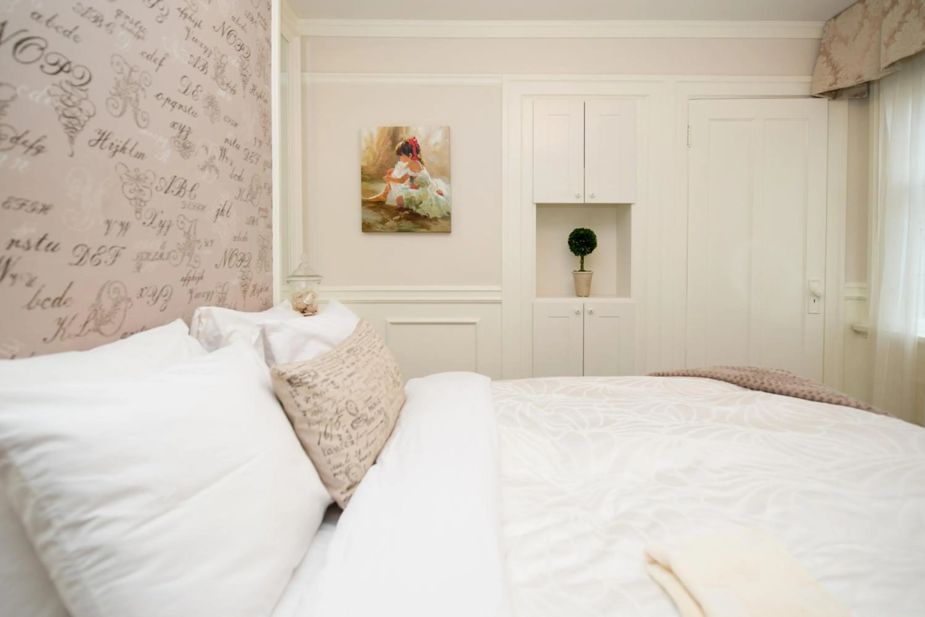 Bedroom, Bed in The Craigmyle Inn