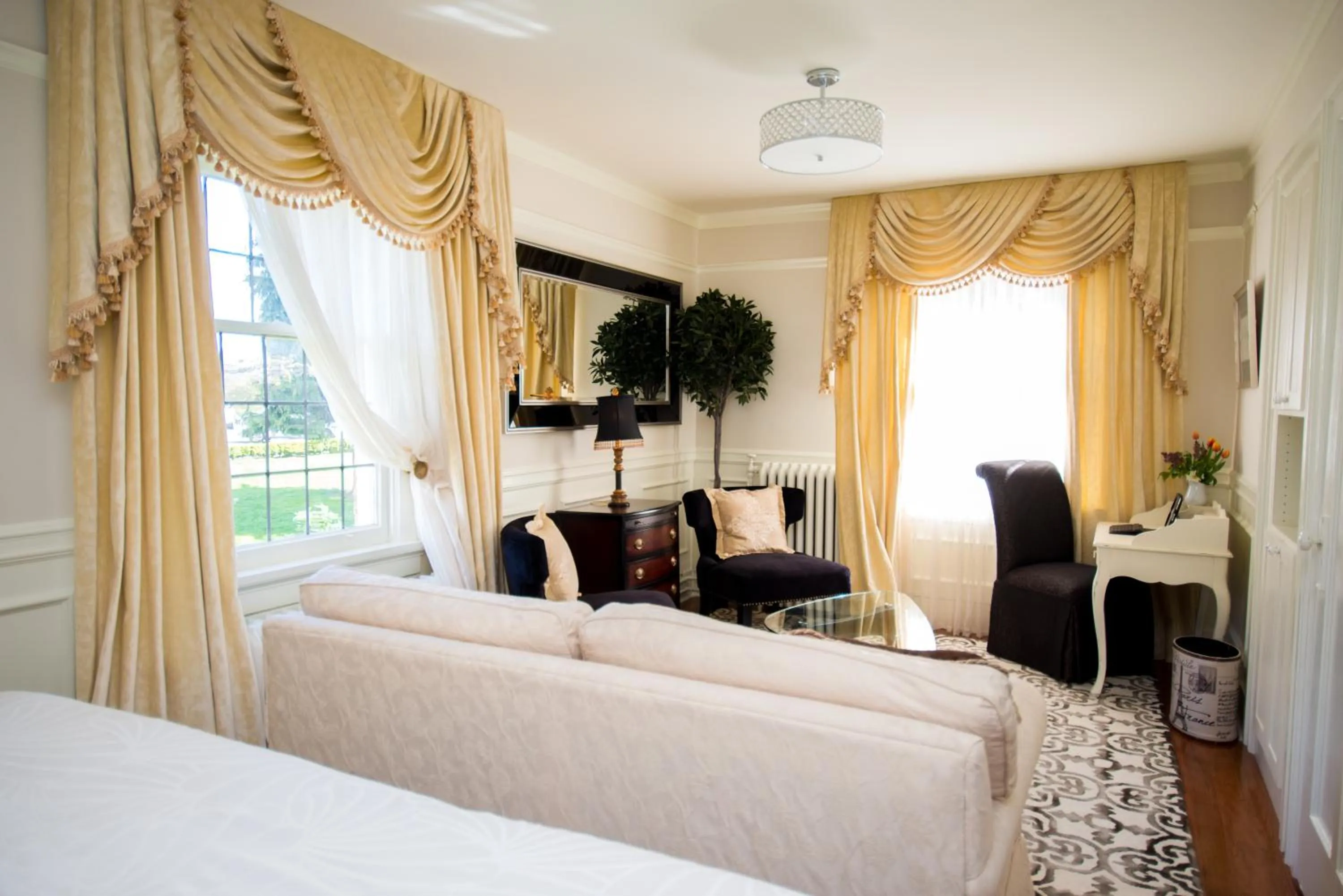 Photo of the whole room, Bed in The Craigmyle Inn