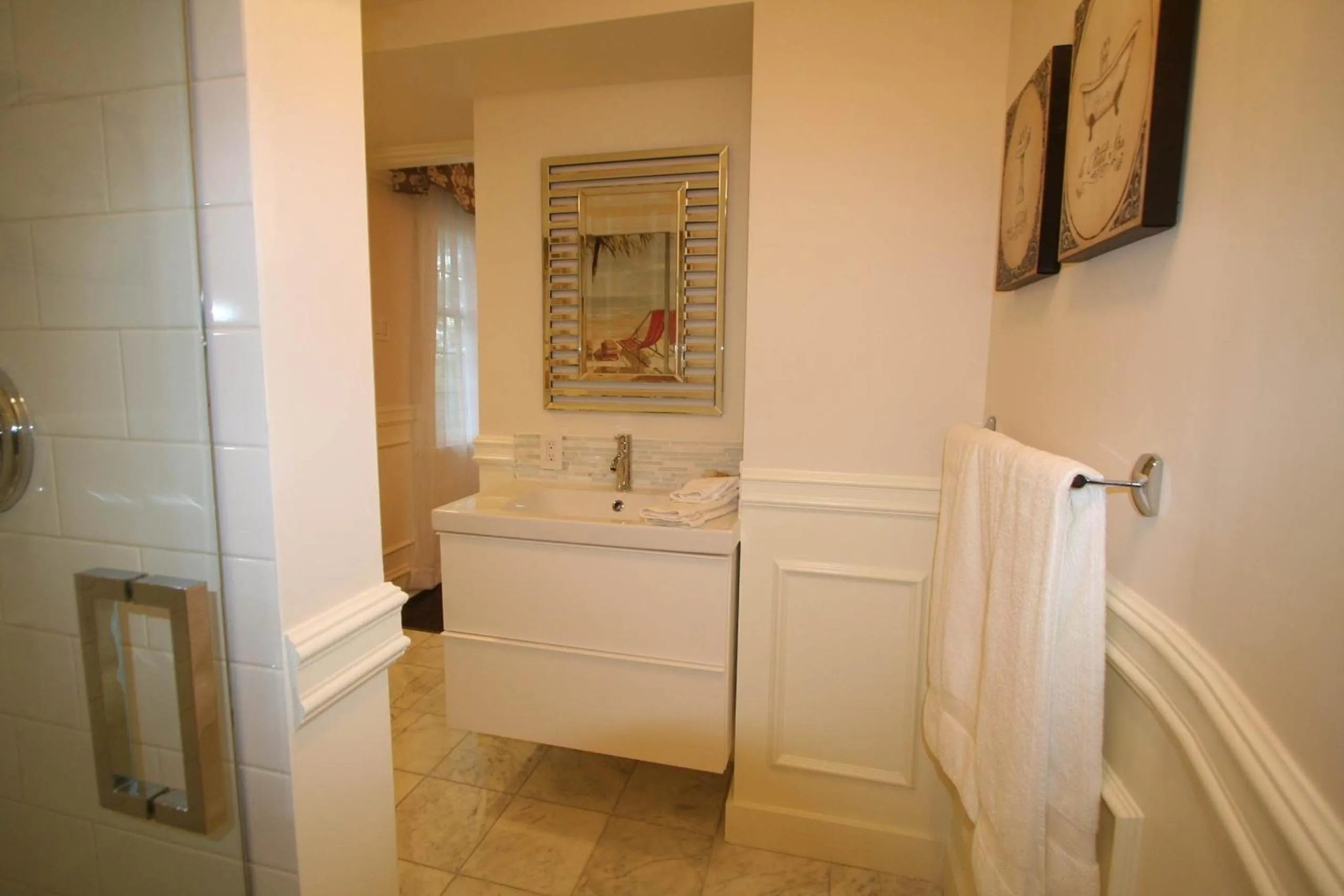 Bathroom in The Craigmyle Inn