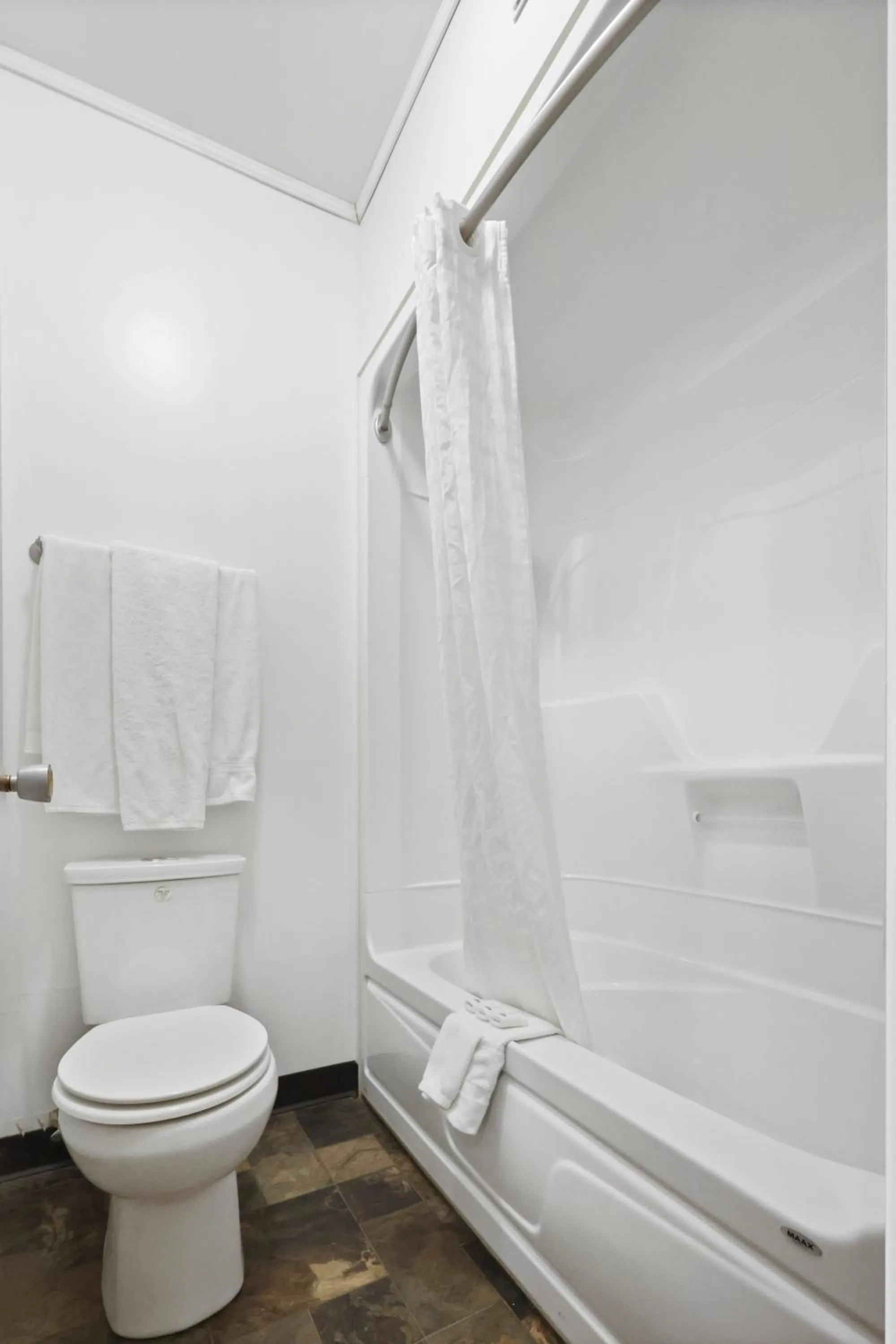 Shower in Dauphin Inn Express