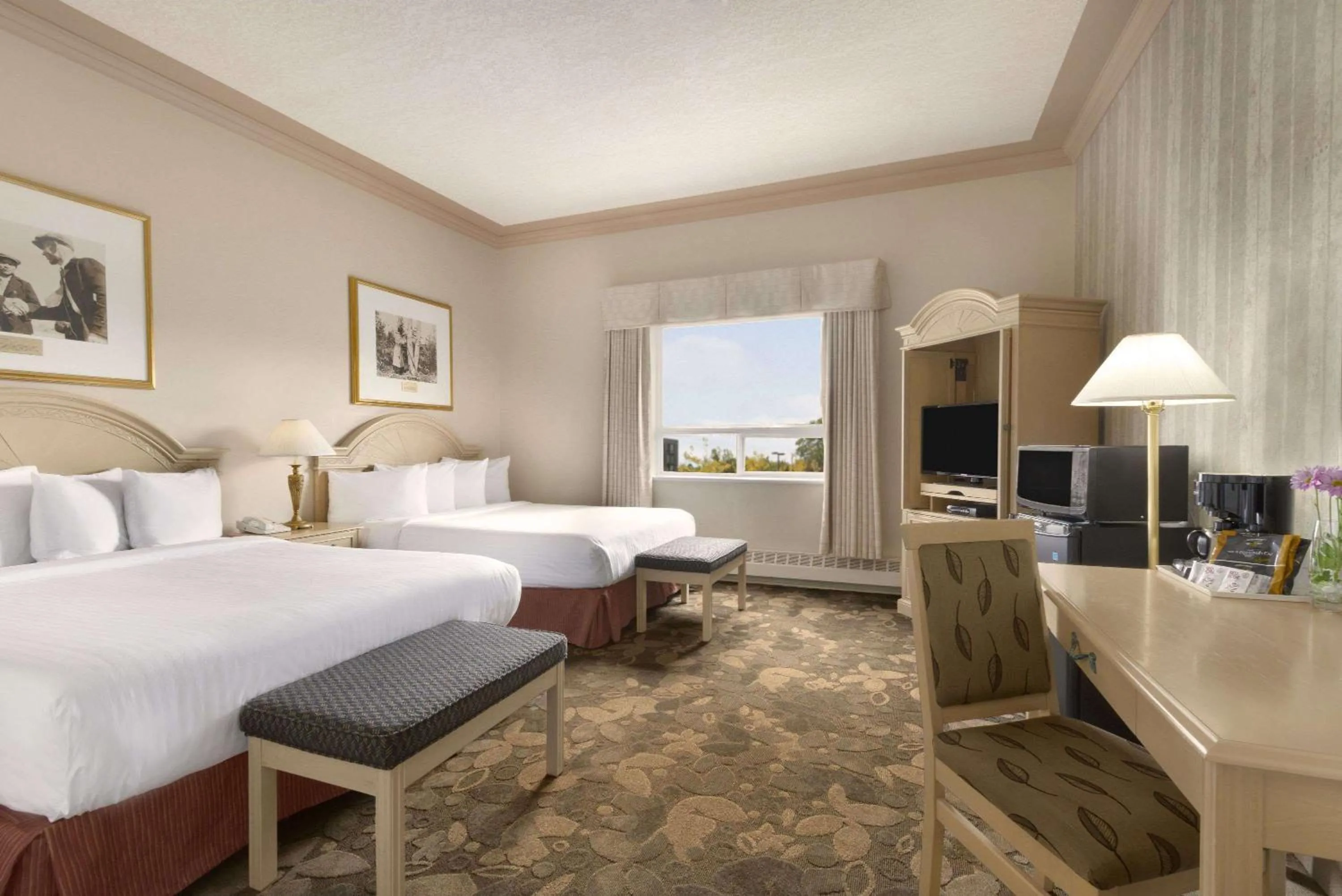 Photo of the whole room, Bed in Nova Inn Yellowknife