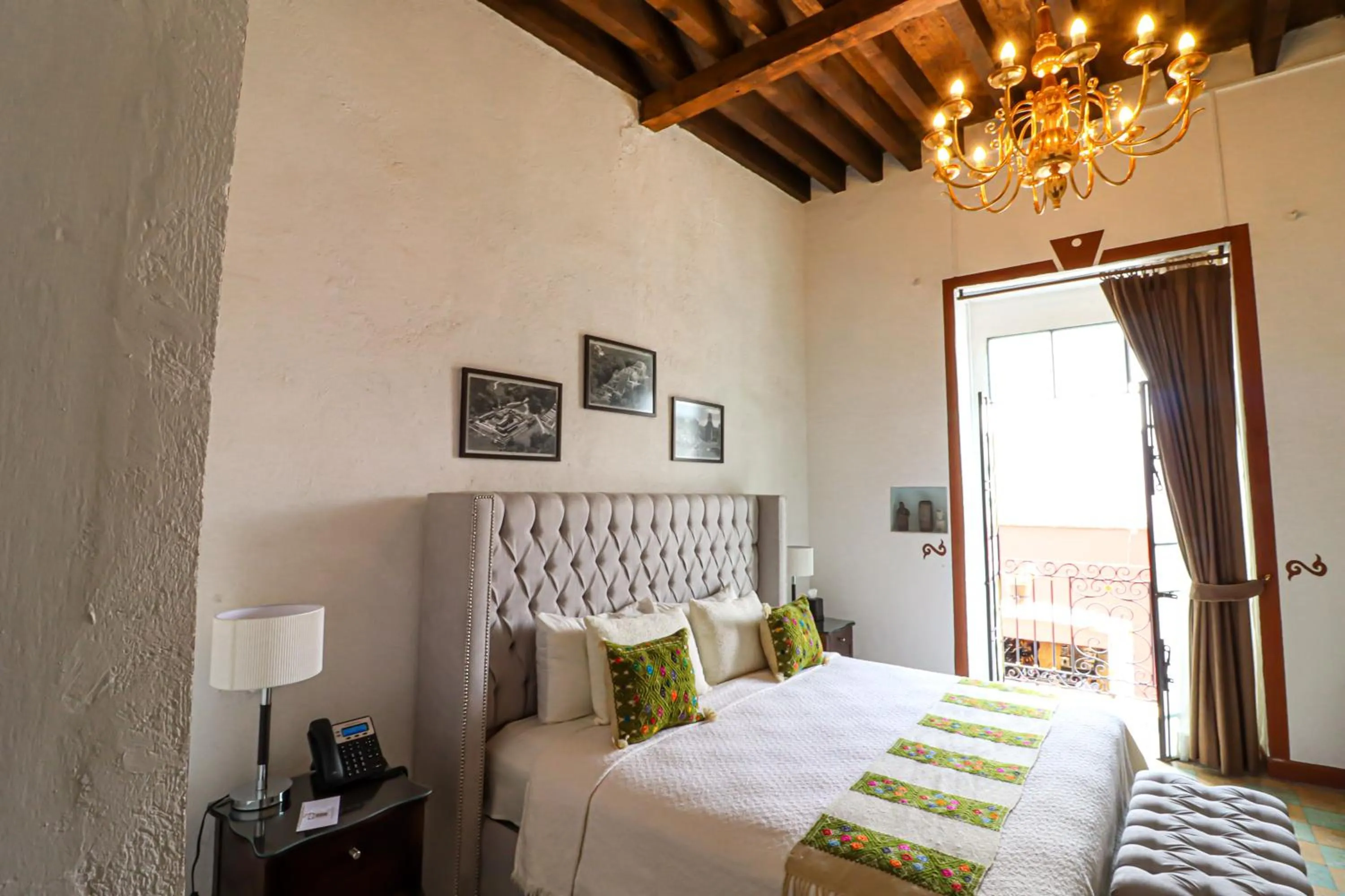 Quadruple Room with Balcony in Quinta Alhóndiga Galindo Hotel Boutique