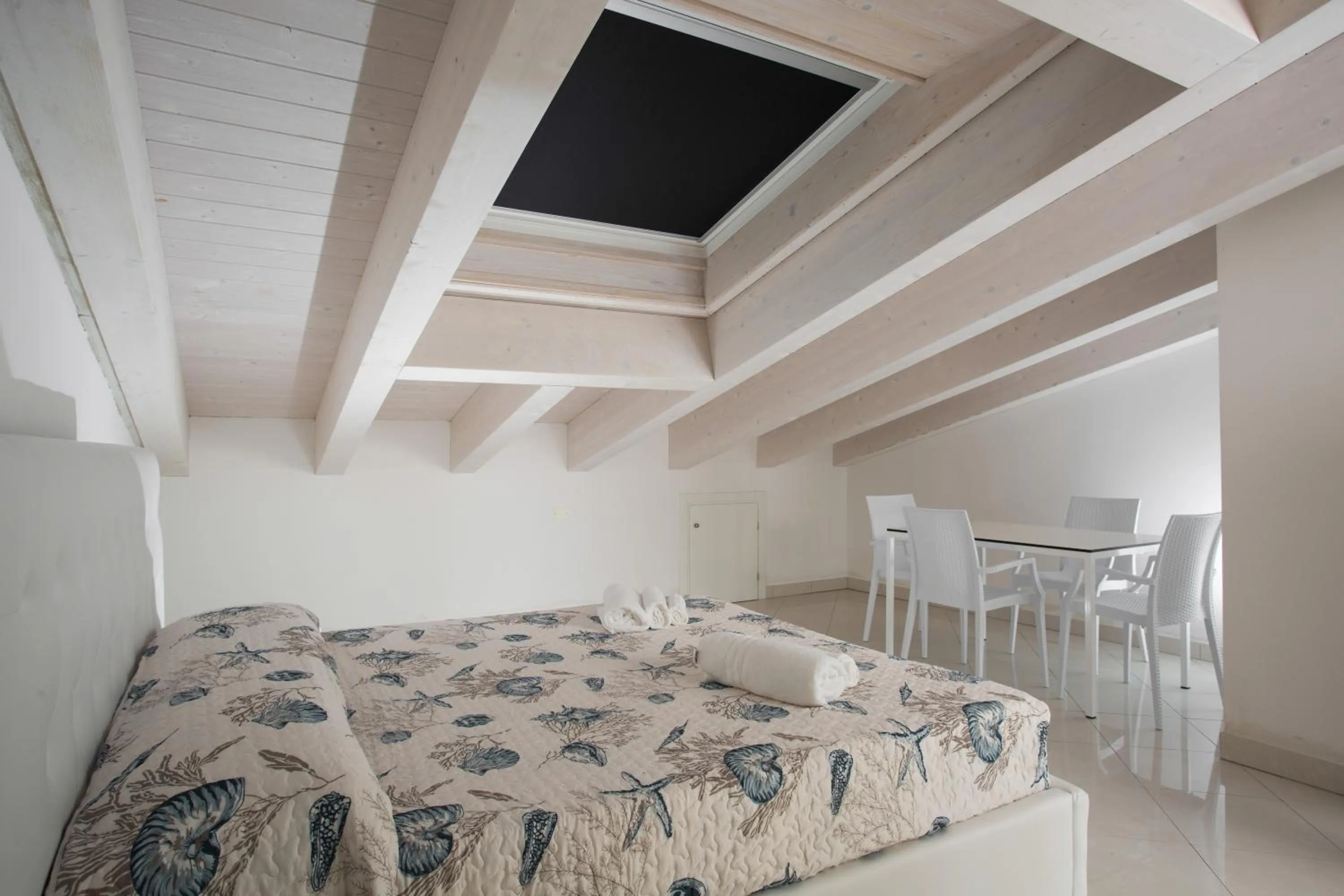 Bed in Mansarda Diamanti - Siroli Collection