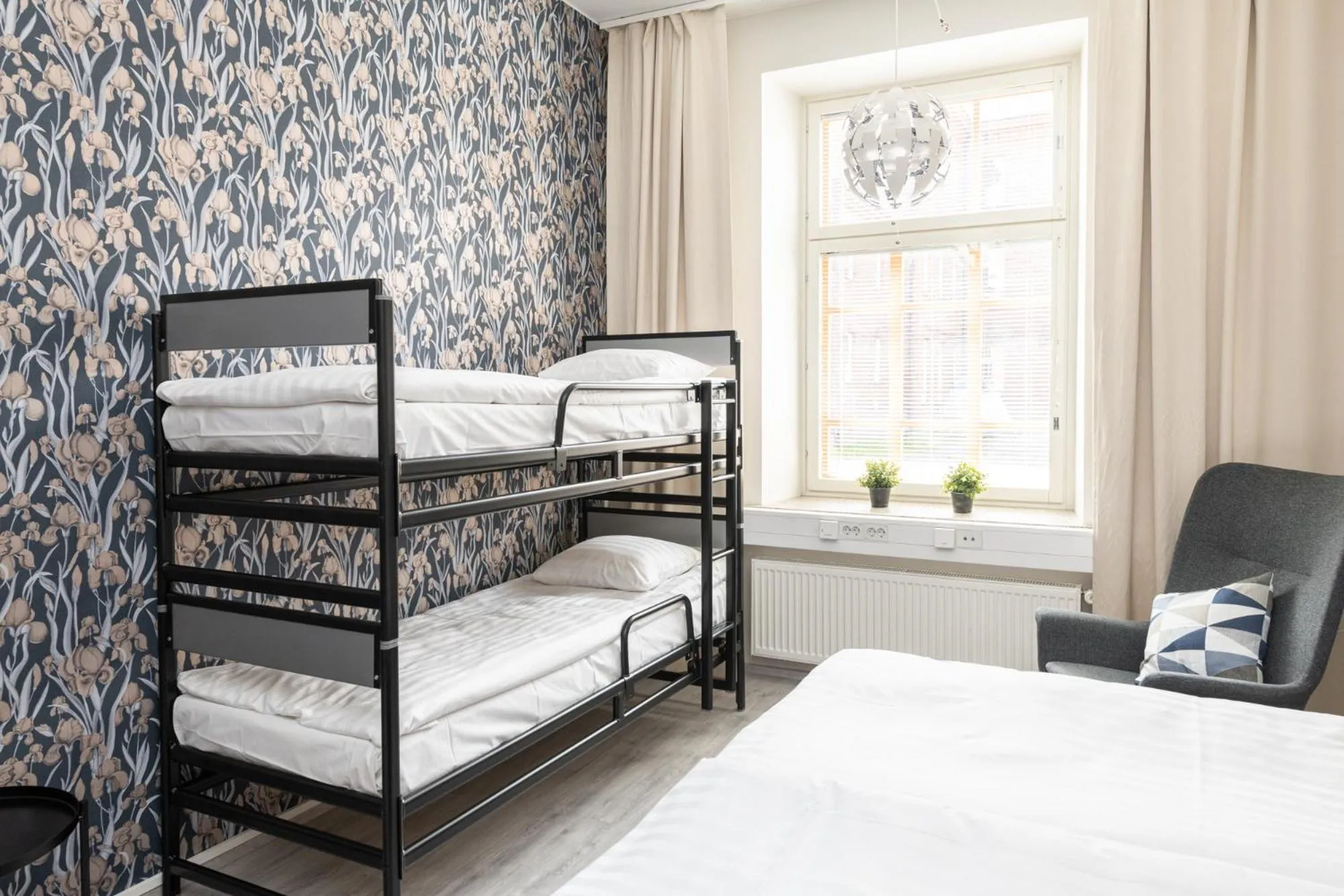 Photo of the whole room, Bed in Hotelli Rakuuna