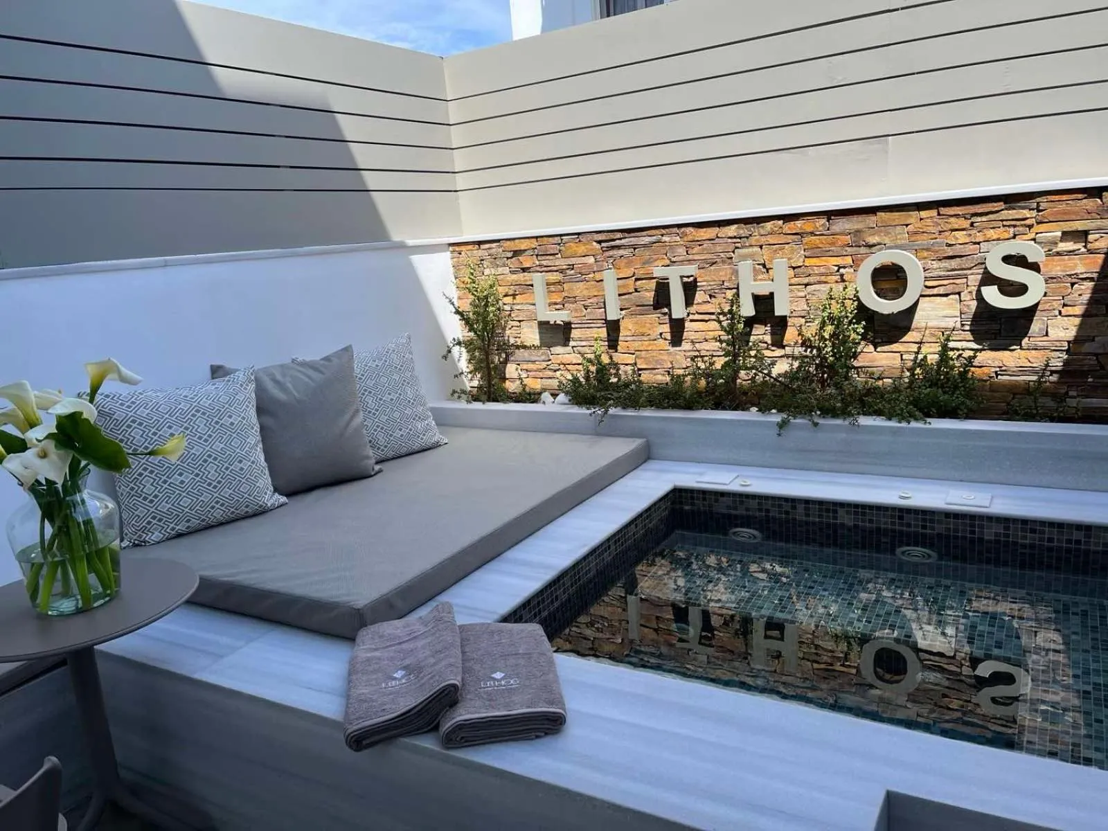 Lithos Luxury Suites
