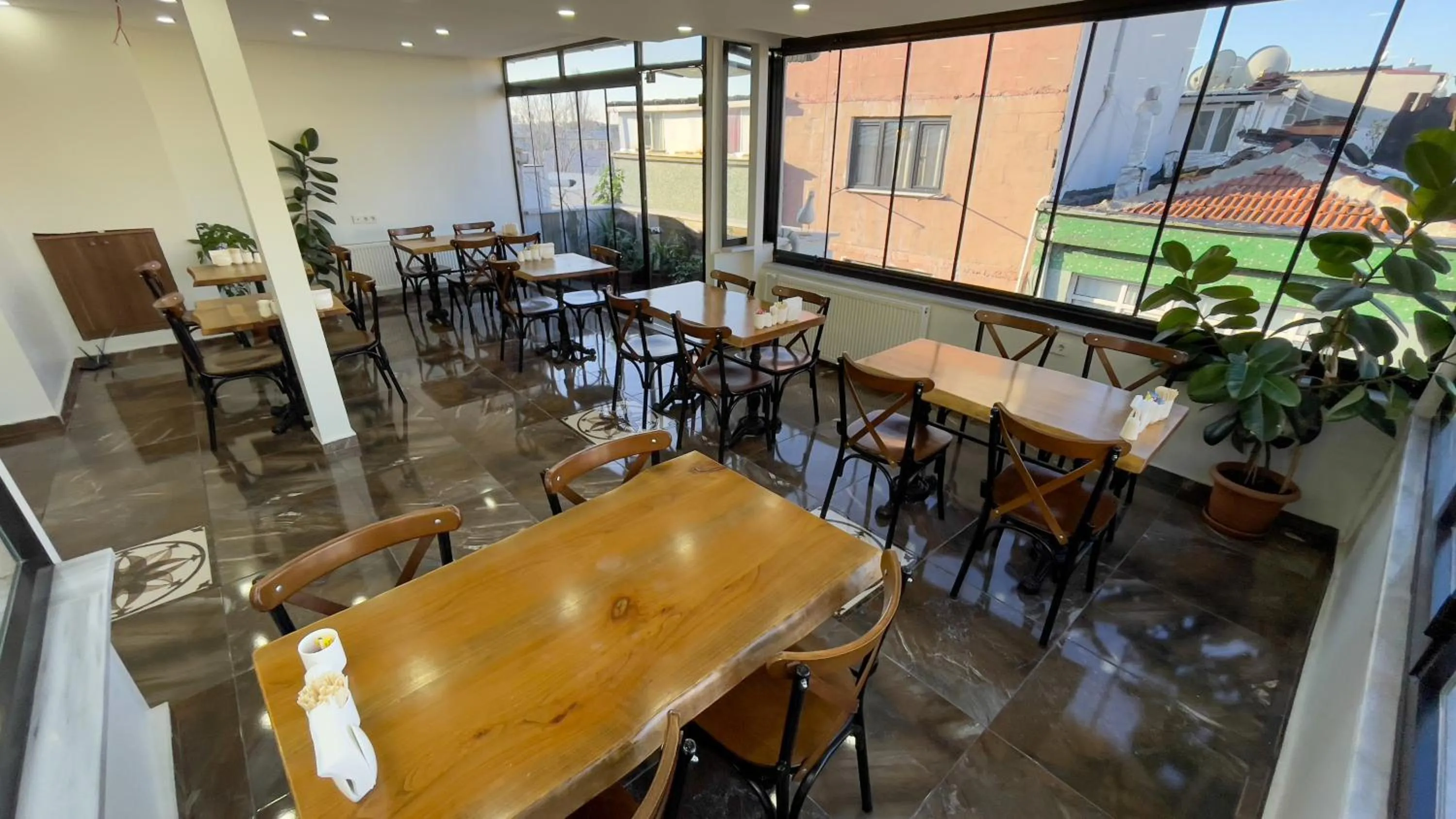 Restaurant/places to eat in Gul Otel