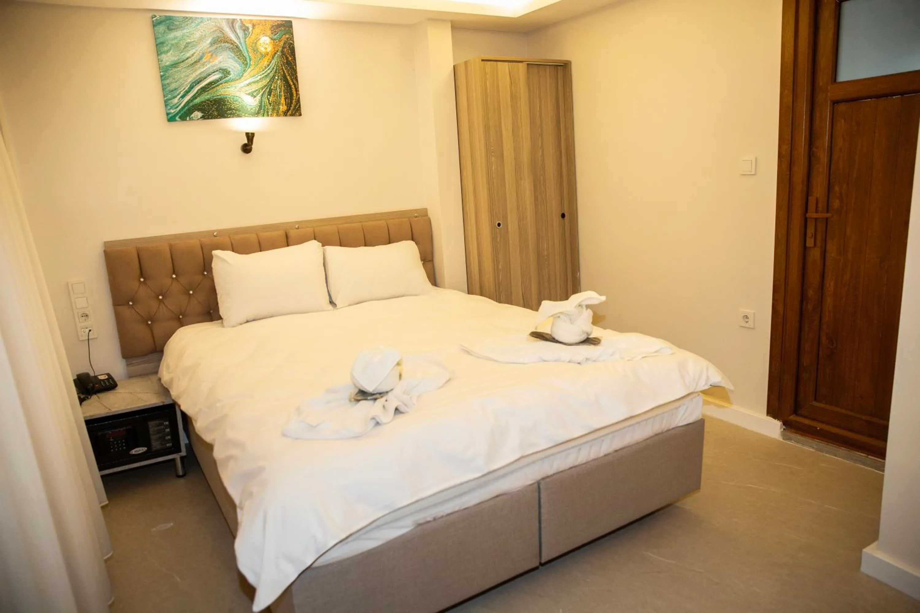 Photo of the whole room, Bed in Gul Otel