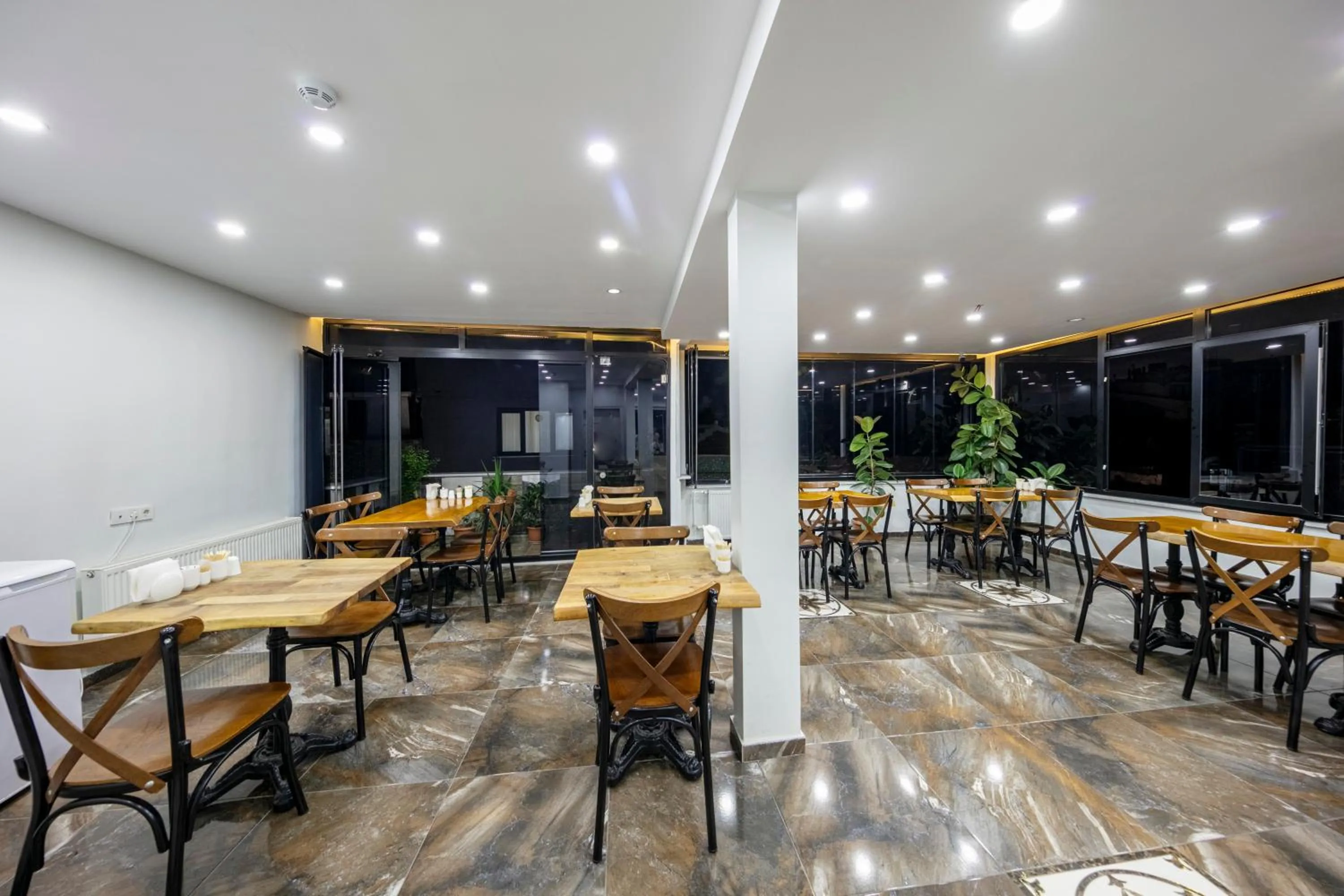 Restaurant/places to eat in Gul Otel