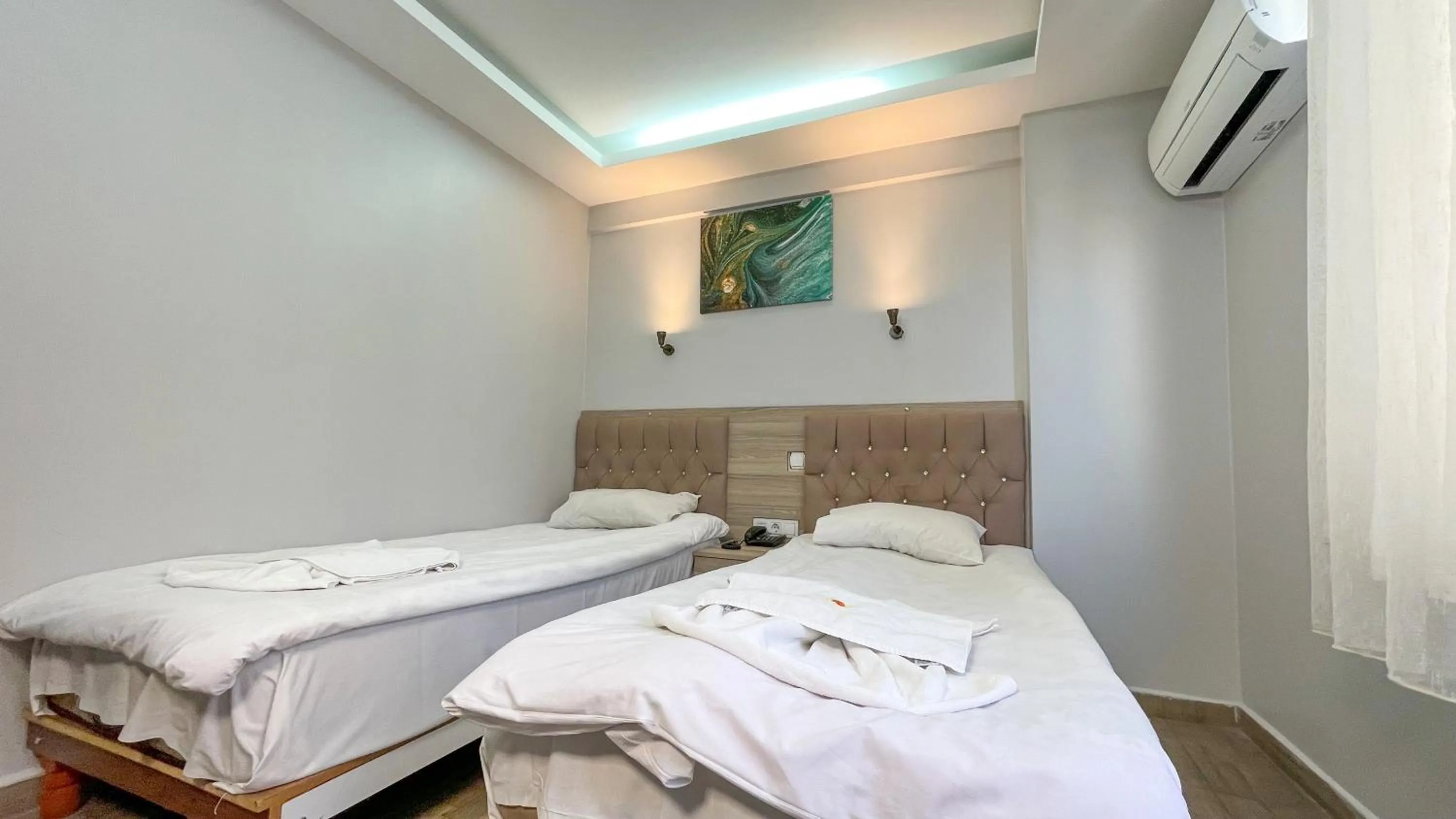 Photo of the whole room, Bed in Gul Otel