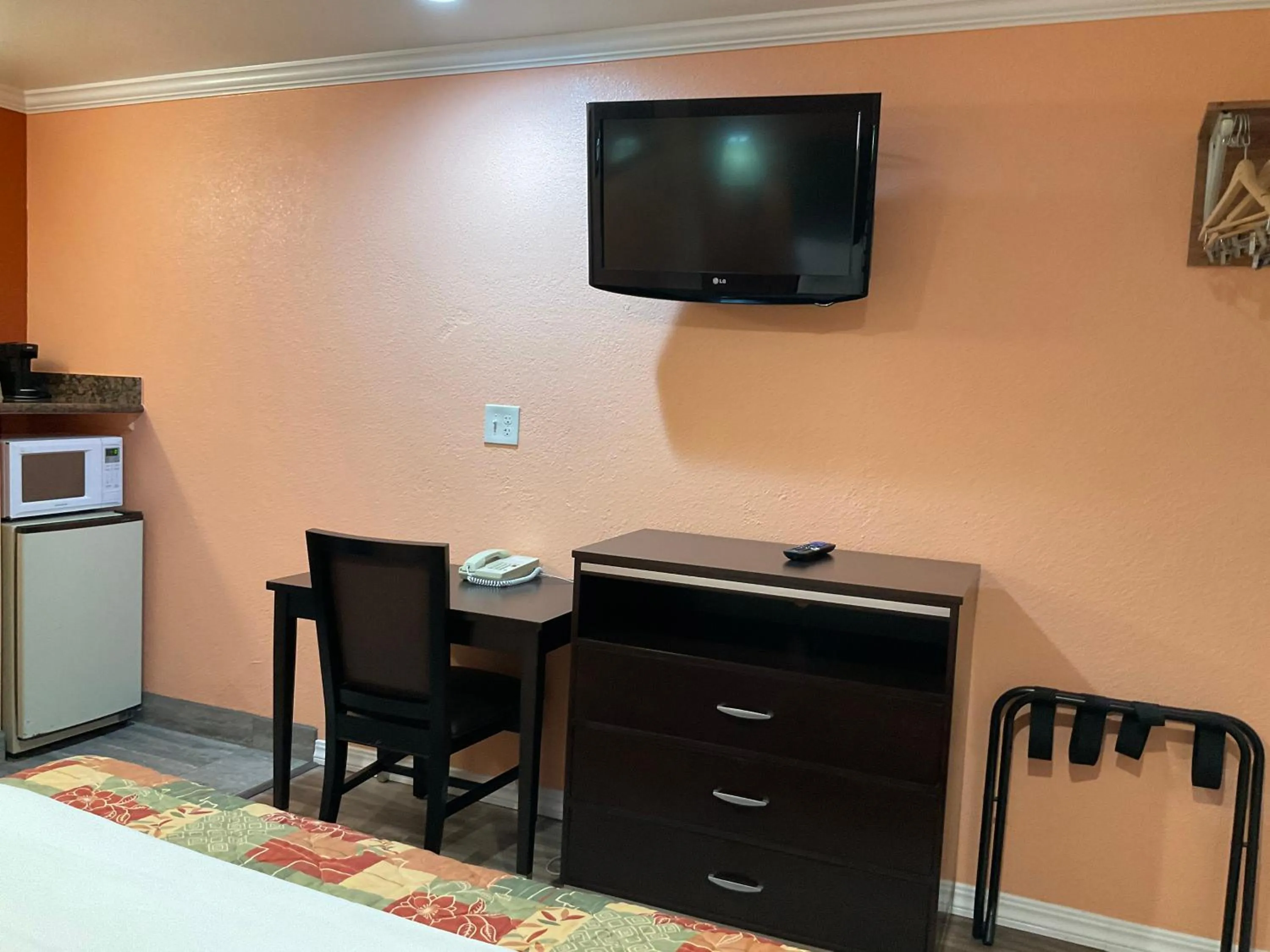 TV and multimedia in Budget Motel