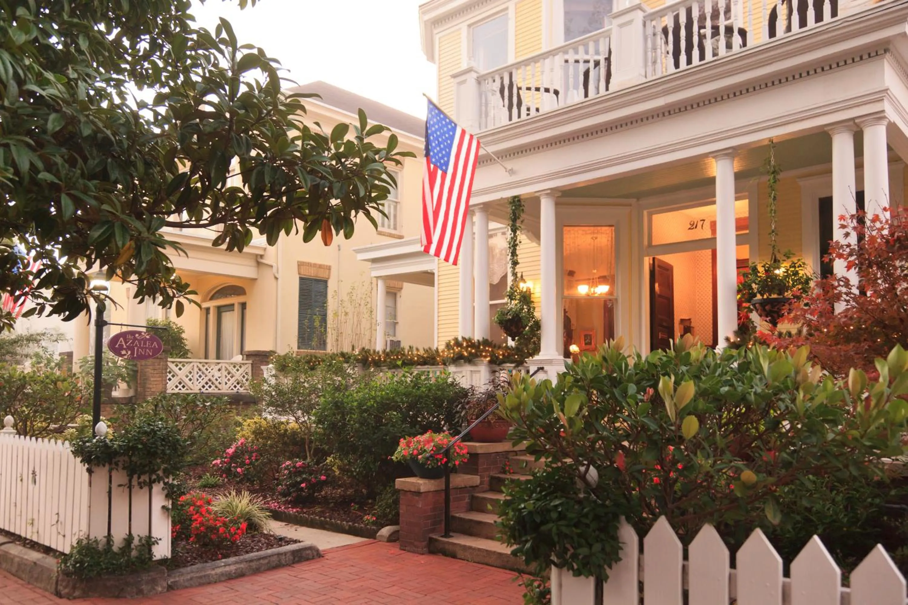 Facade/entrance in Azalea Inn and Villas
