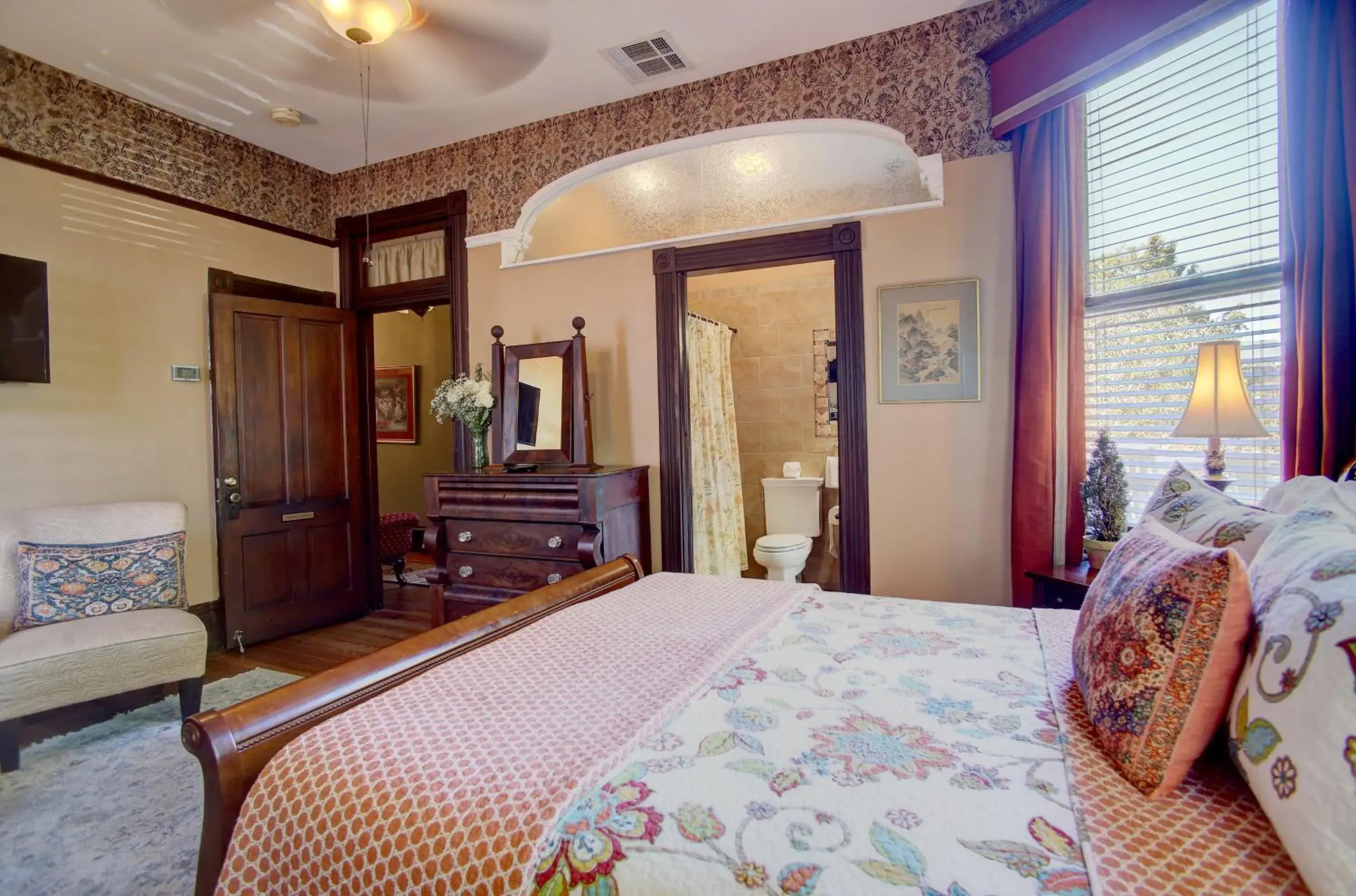 Bedroom, Bed in Azalea Inn and Villas Bedroom, Bed in Azalea Inn and Villas