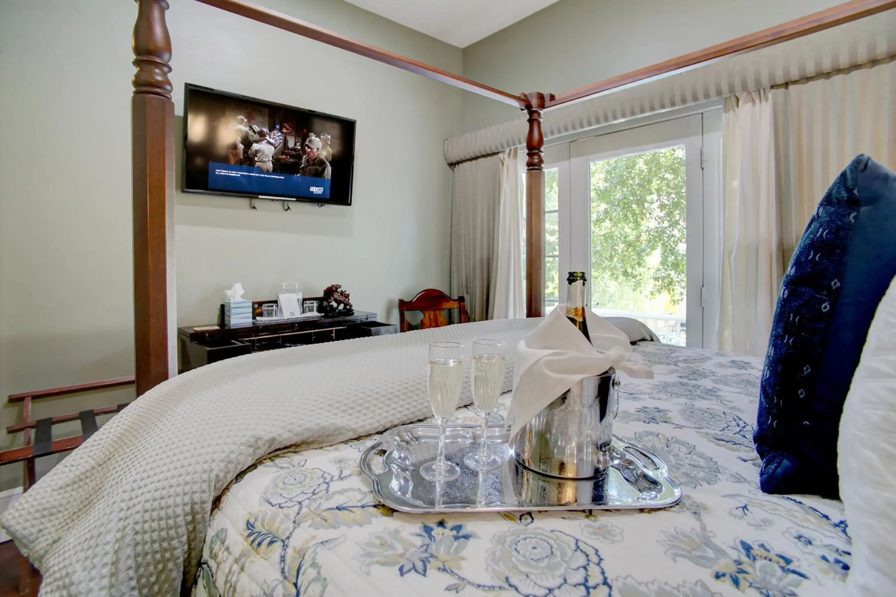 Bedroom, Bed in Azalea Inn and Villas Bedroom, Bed in Azalea Inn and Villas