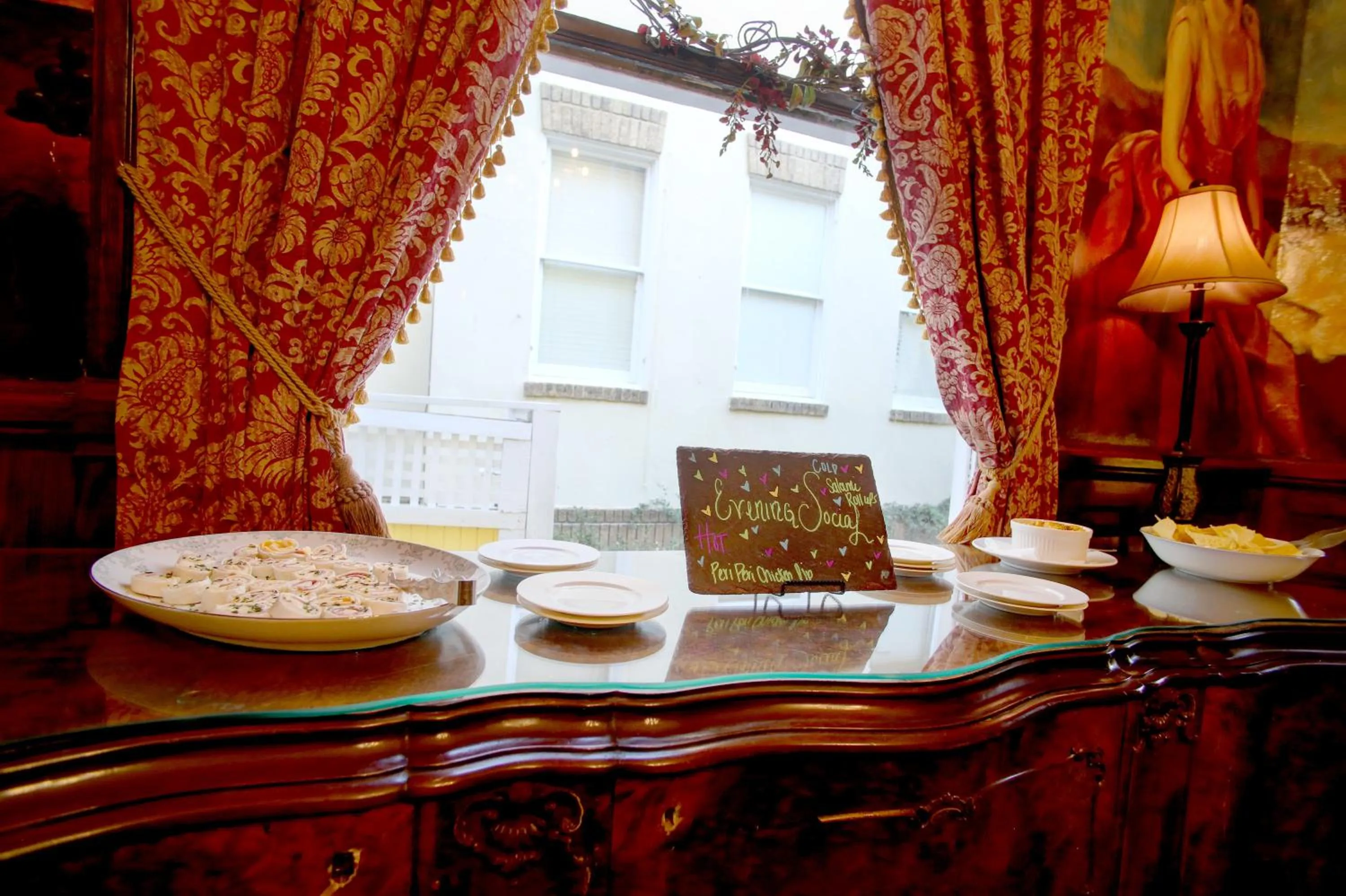 Food in Azalea Inn and Villas